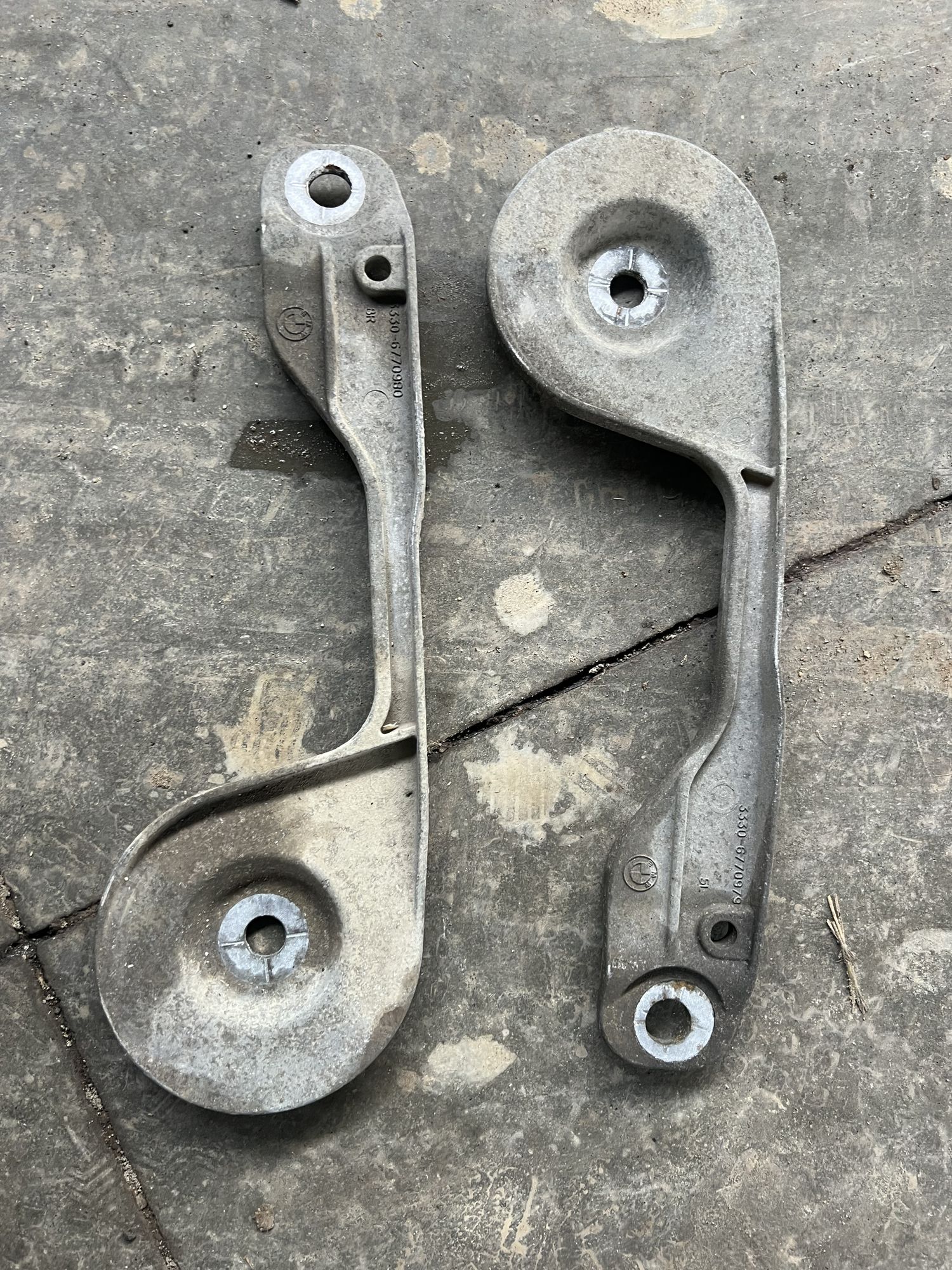 https://ycs.partsauto.market/partsauto-images/thmbs/userImages/82798d1dea2c19ada63d093c70529e74/part/49083863-cec1-45fb-b0a0-efb4baf1a041_1703587904814.jpg