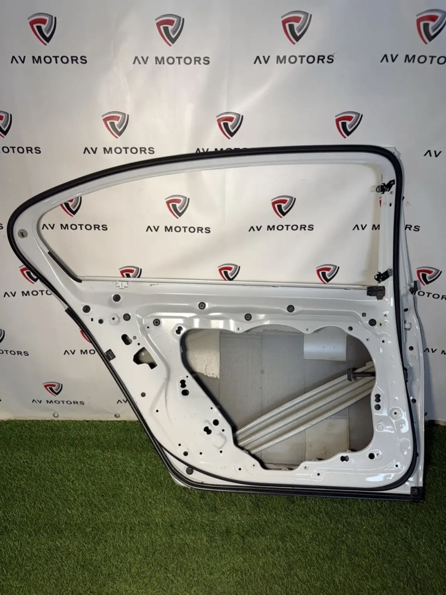 https://ycs.partsauto.market/partsauto-images/thmbs/userImages/82798d1dea2c19ada63d093c70529e74/part/55890cc6-d16e-4070-8b8e-9e52807b3058_1781179699594.jpg