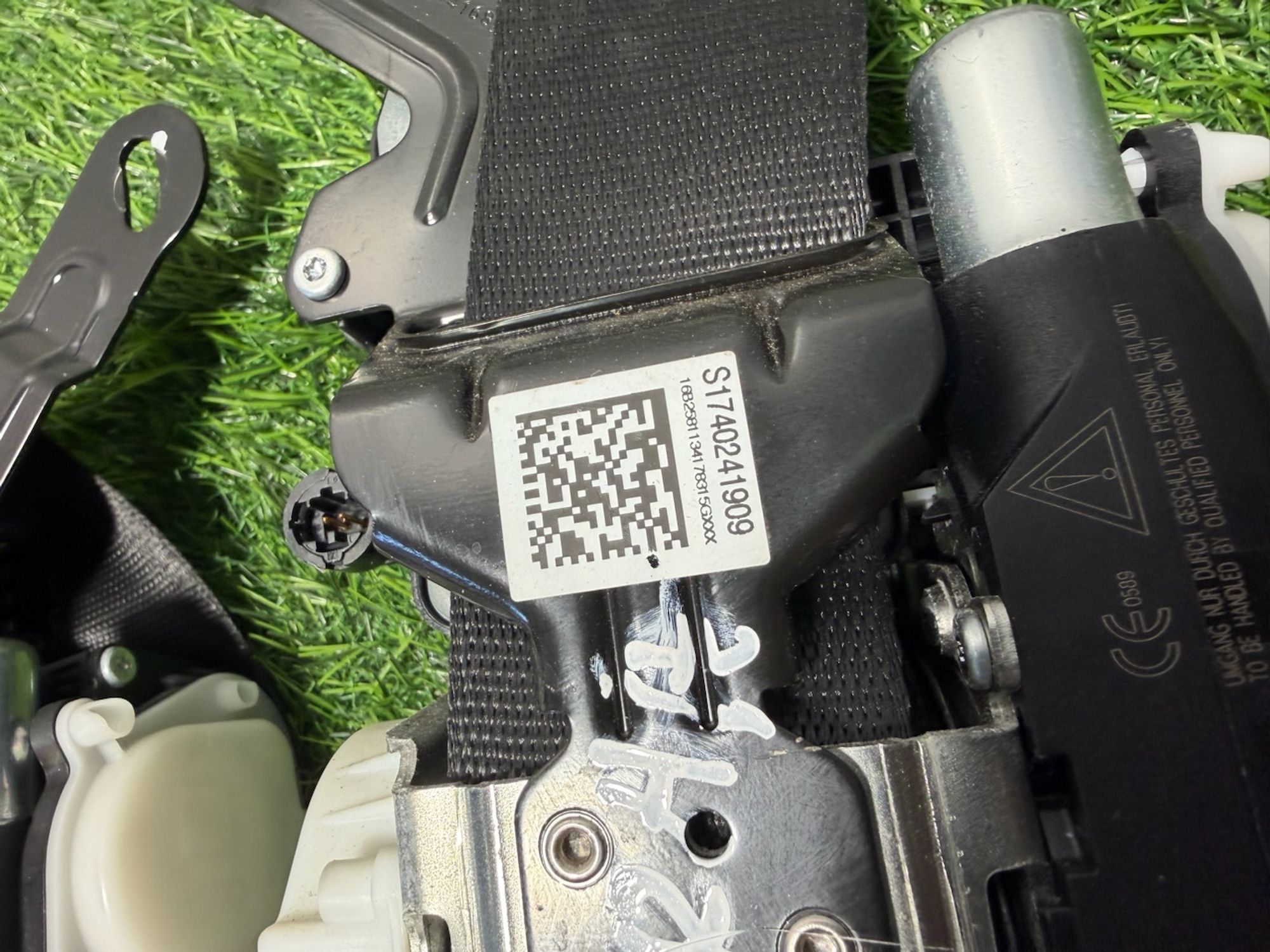 https://ycs.partsauto.market/partsauto-images/thmbs/userImages/82798d1dea2c19ada63d093c70529e74/part/61e638fd-a7d4-465d-9e7d-3ff57accde95_1781609913241.jpg