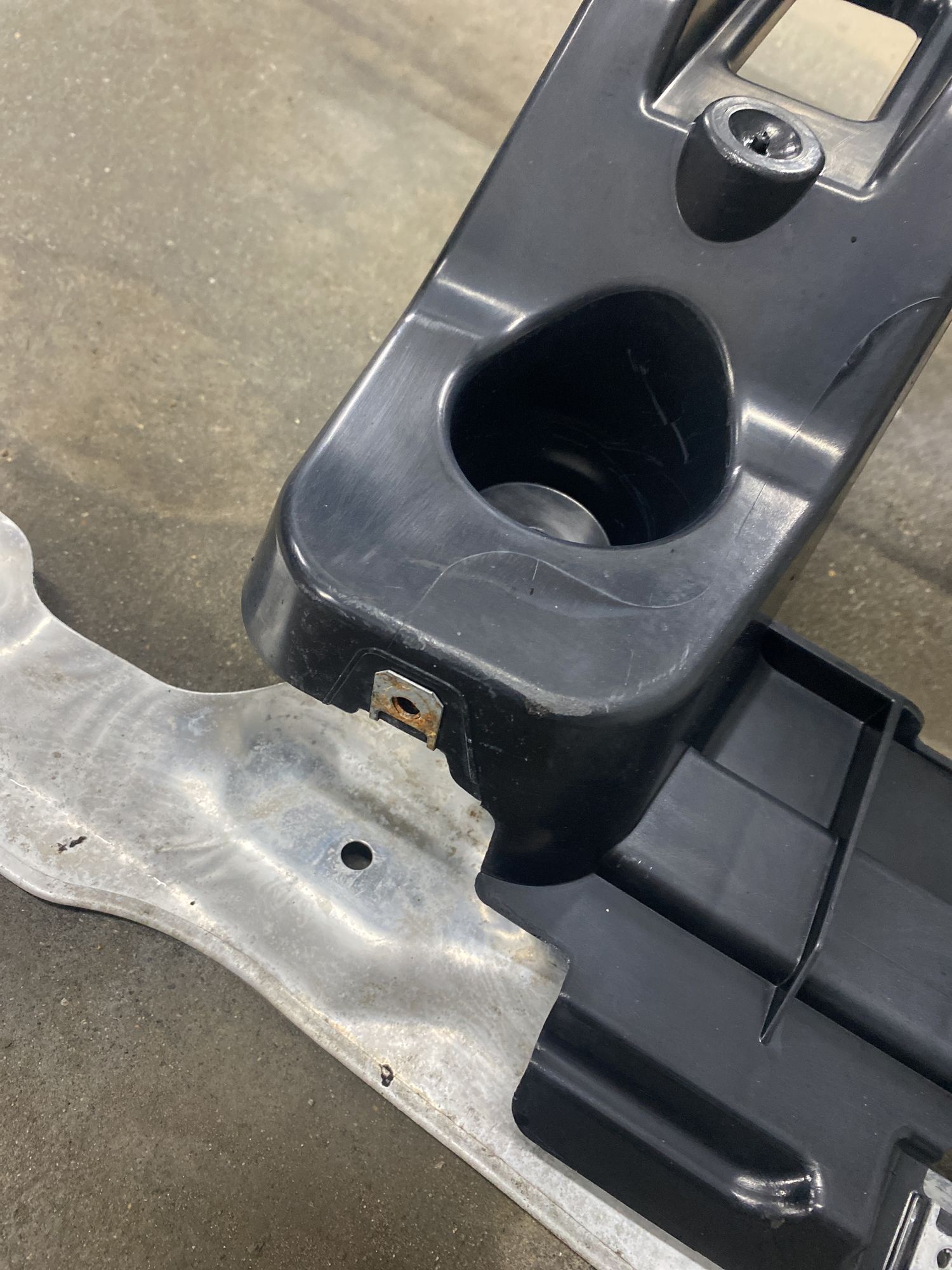 https://ycs.partsauto.market/partsauto-images/thmbs/userImages/82798d1dea2c19ada63d093c70529e74/part/65c69626-2efb-4b90-9b83-b1350d7e0643_1702337180994.jpg