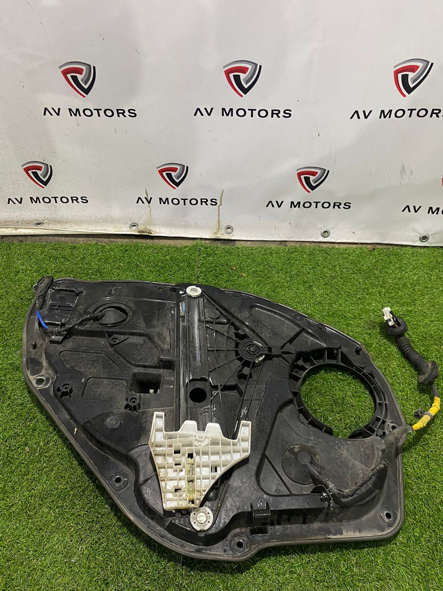 https://ycs.partsauto.market/partsauto-images/thmbs/userImages/82798d1dea2c19ada63d093c70529e74/part/6e758b99-1c57-4bda-9e39-2fd50b64430c_1732630754113.jpg