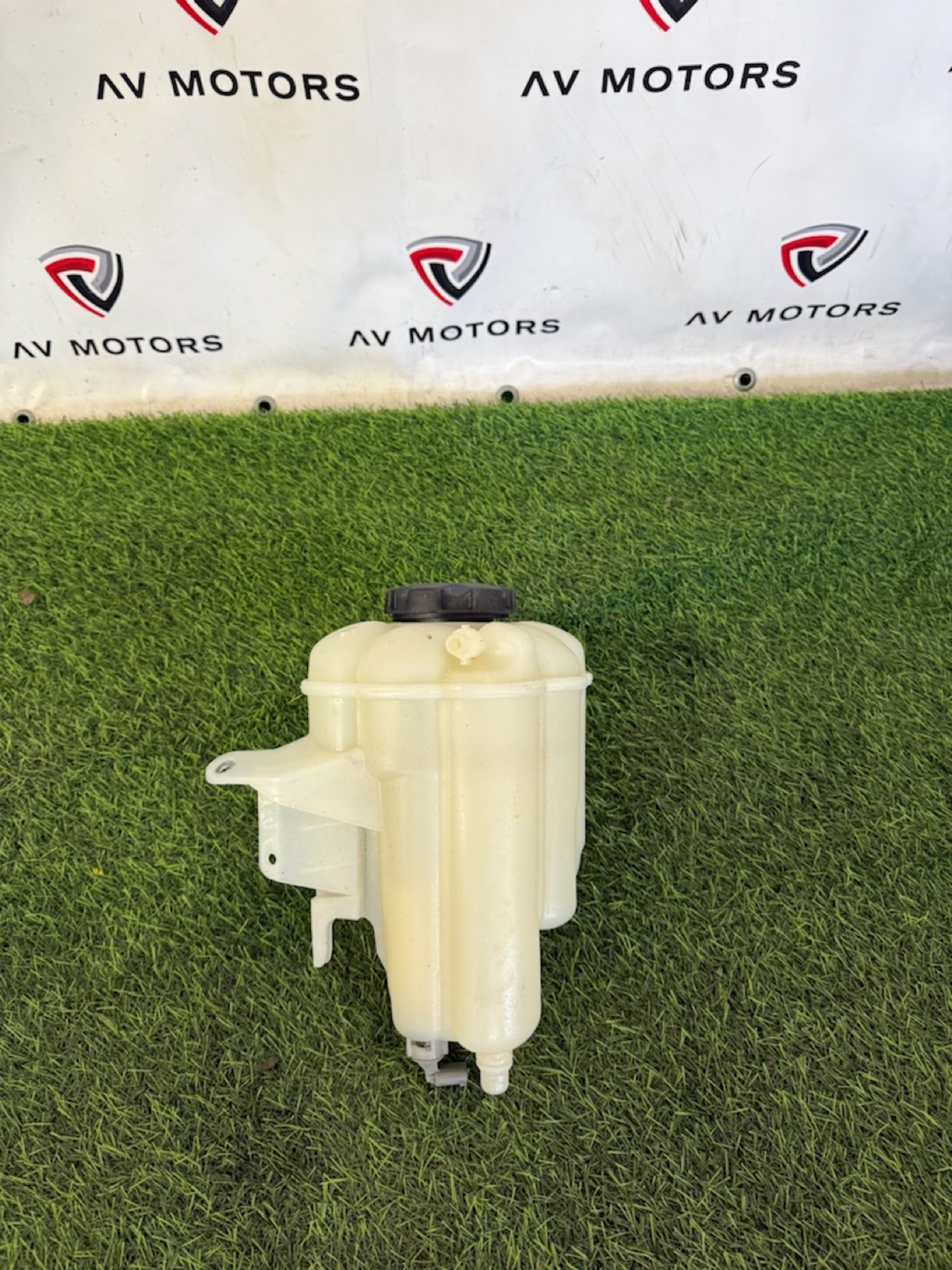 https://ycs.partsauto.market/partsauto-images/thmbs/userImages/82798d1dea2c19ada63d093c70529e74/part/7a755b35-3934-45ac-b657-5843cb2547a7_1776931016984.jpg