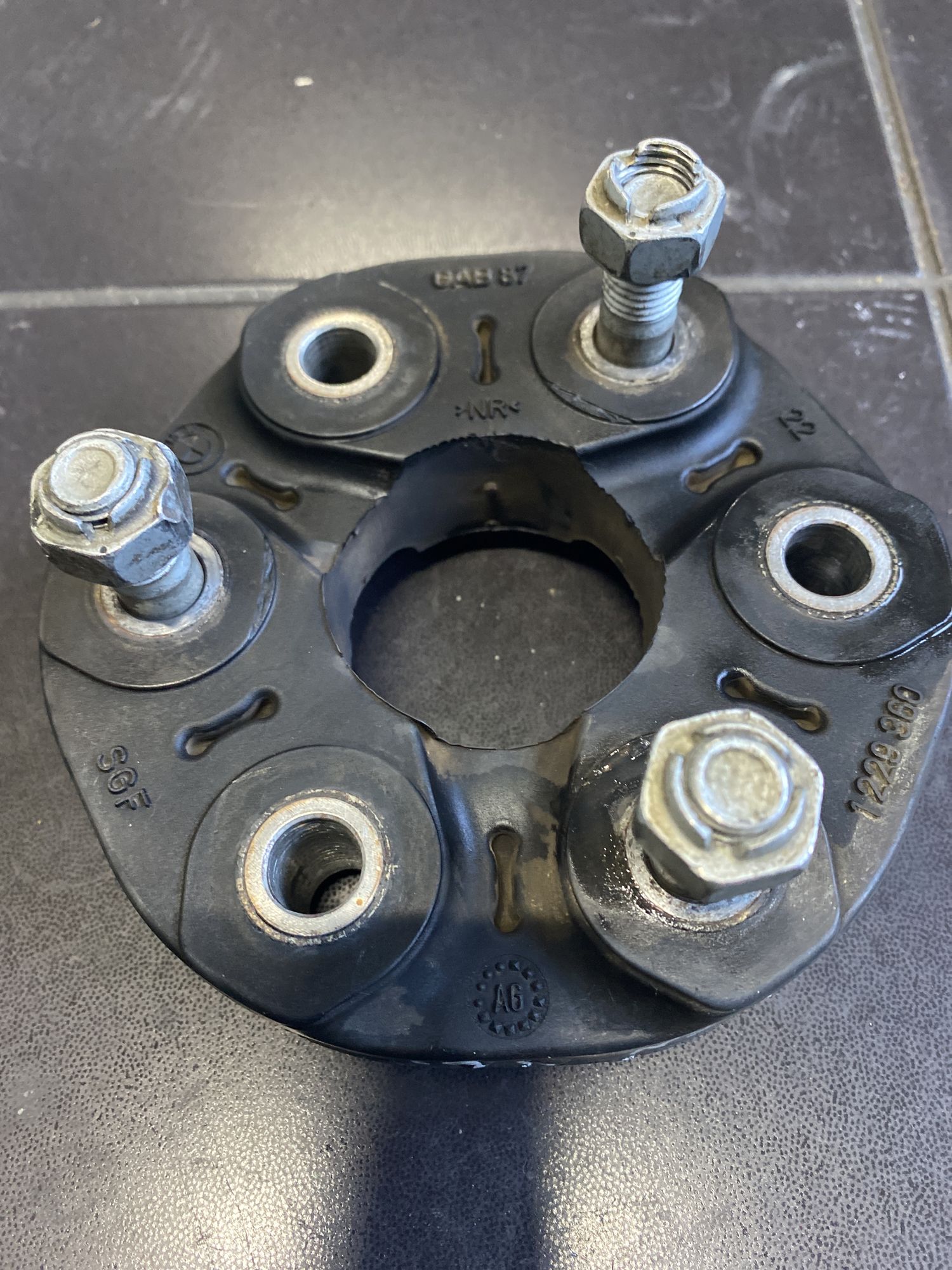 https://ycs.partsauto.market/partsauto-images/thmbs/userImages/82798d1dea2c19ada63d093c70529e74/part/7e09dd69-9be9-4834-8c3a-c8319d42d7e2_1709041414052.jpg