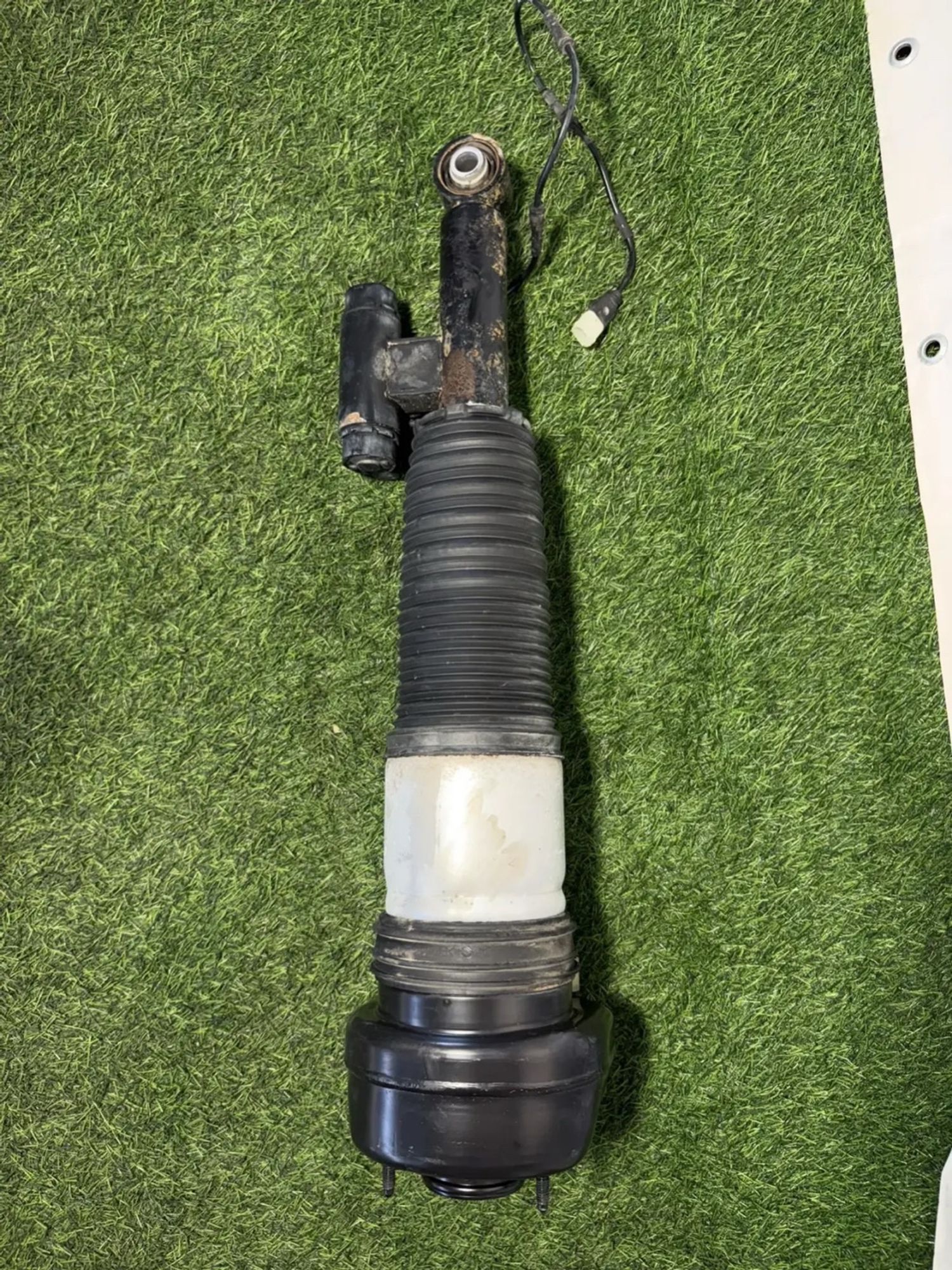 https://ycs.partsauto.market/partsauto-images/thmbs/userImages/82798d1dea2c19ada63d093c70529e74/part/7e0d2886-cc61-42d3-b975-e2ab648741b4_1781701842986.jpg
