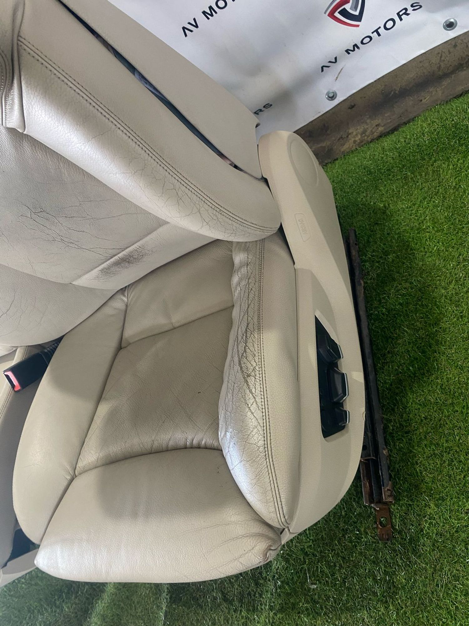 https://ycs.partsauto.market/partsauto-images/thmbs/userImages/82798d1dea2c19ada63d093c70529e74/part/7f943863-210b-4b9c-ada3-0cd039bb1c48_1746431111029.jpg