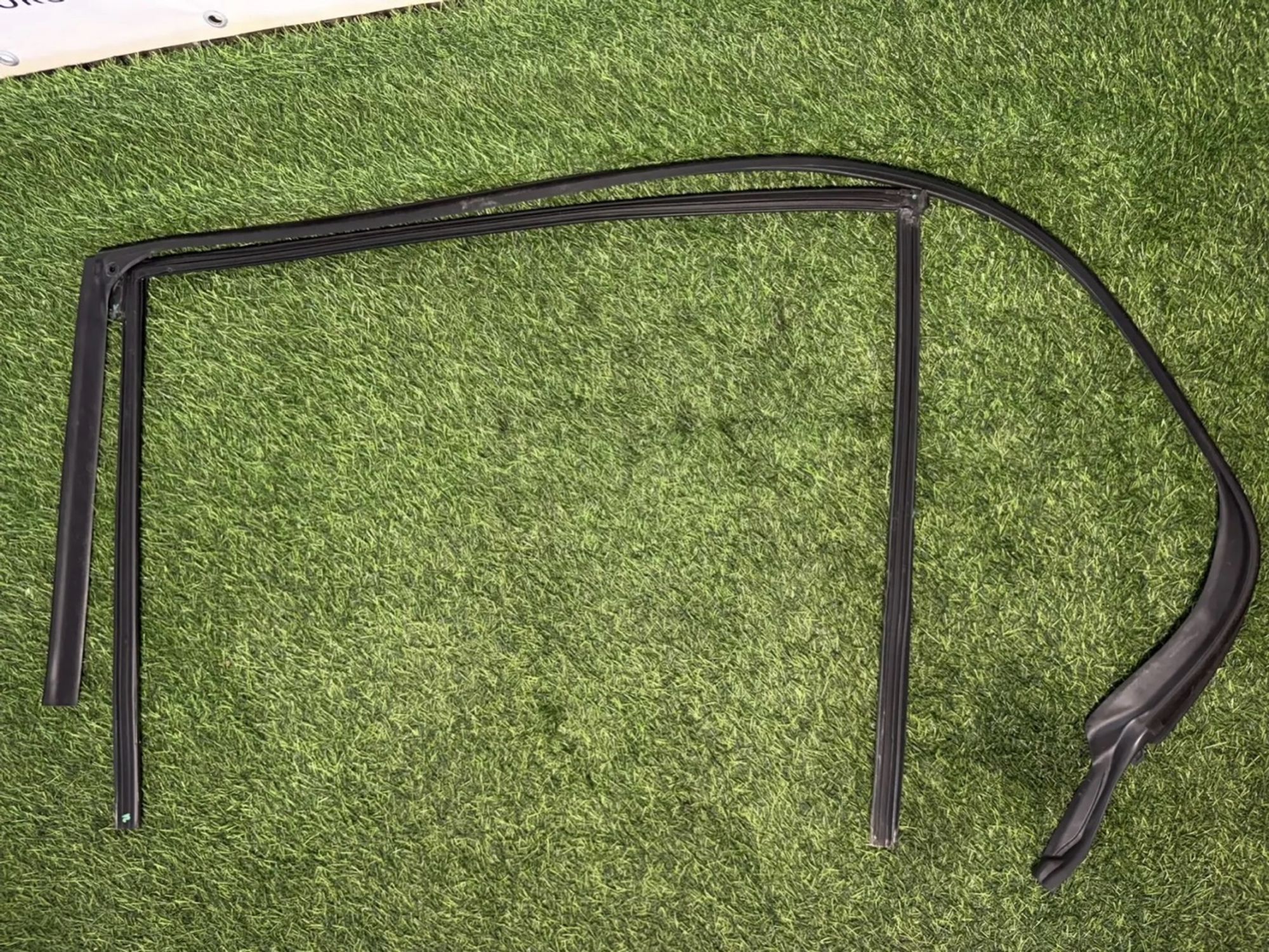 https://ycs.partsauto.market/partsauto-images/thmbs/userImages/82798d1dea2c19ada63d093c70529e74/part/81d85e50-81ad-4d24-8e69-c054987c9af5_1781528613189.jpg