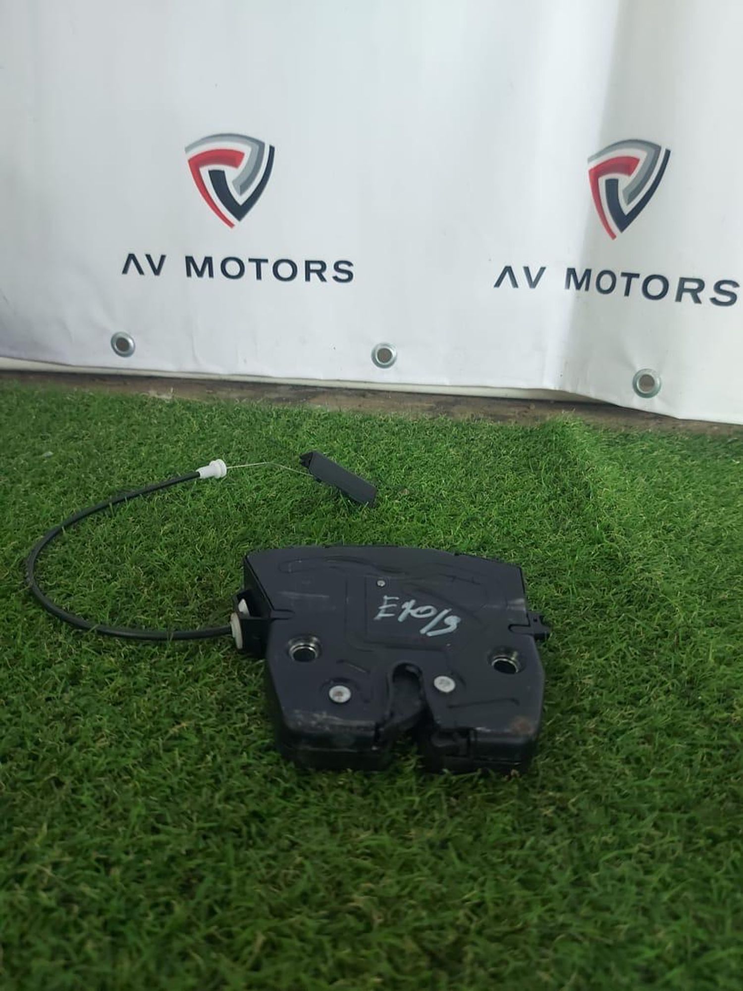 https://ycs.partsauto.market/partsauto-images/thmbs/userImages/82798d1dea2c19ada63d093c70529e74/part/8ce82414-aaa0-479b-93b3-9ecf8d90e51f_1724677777134.jpg