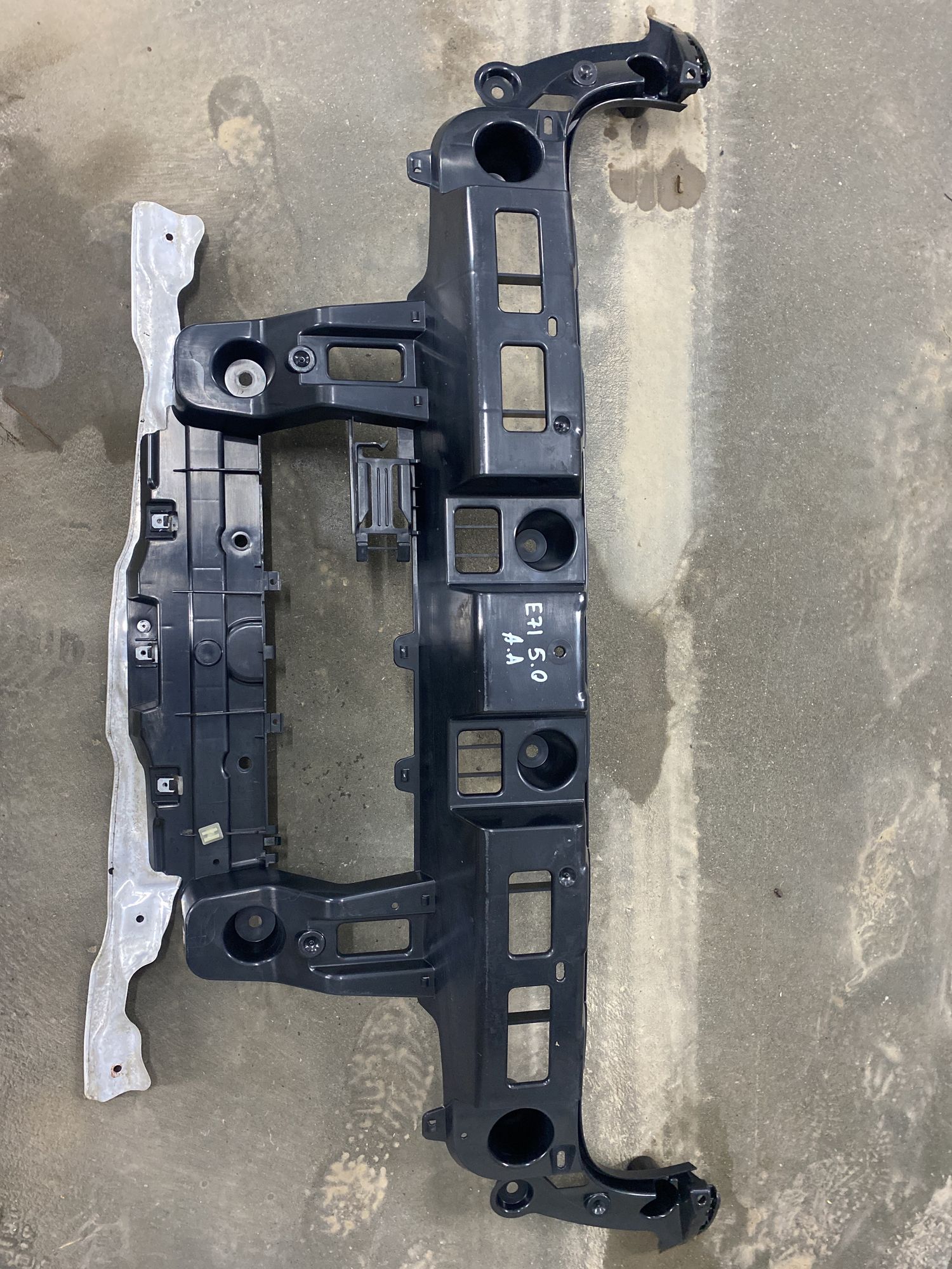 https://ycs.partsauto.market/partsauto-images/thmbs/userImages/82798d1dea2c19ada63d093c70529e74/part/92c0e100-36c8-4903-bd9a-d88c6f58b4e8_1702337182426.jpg