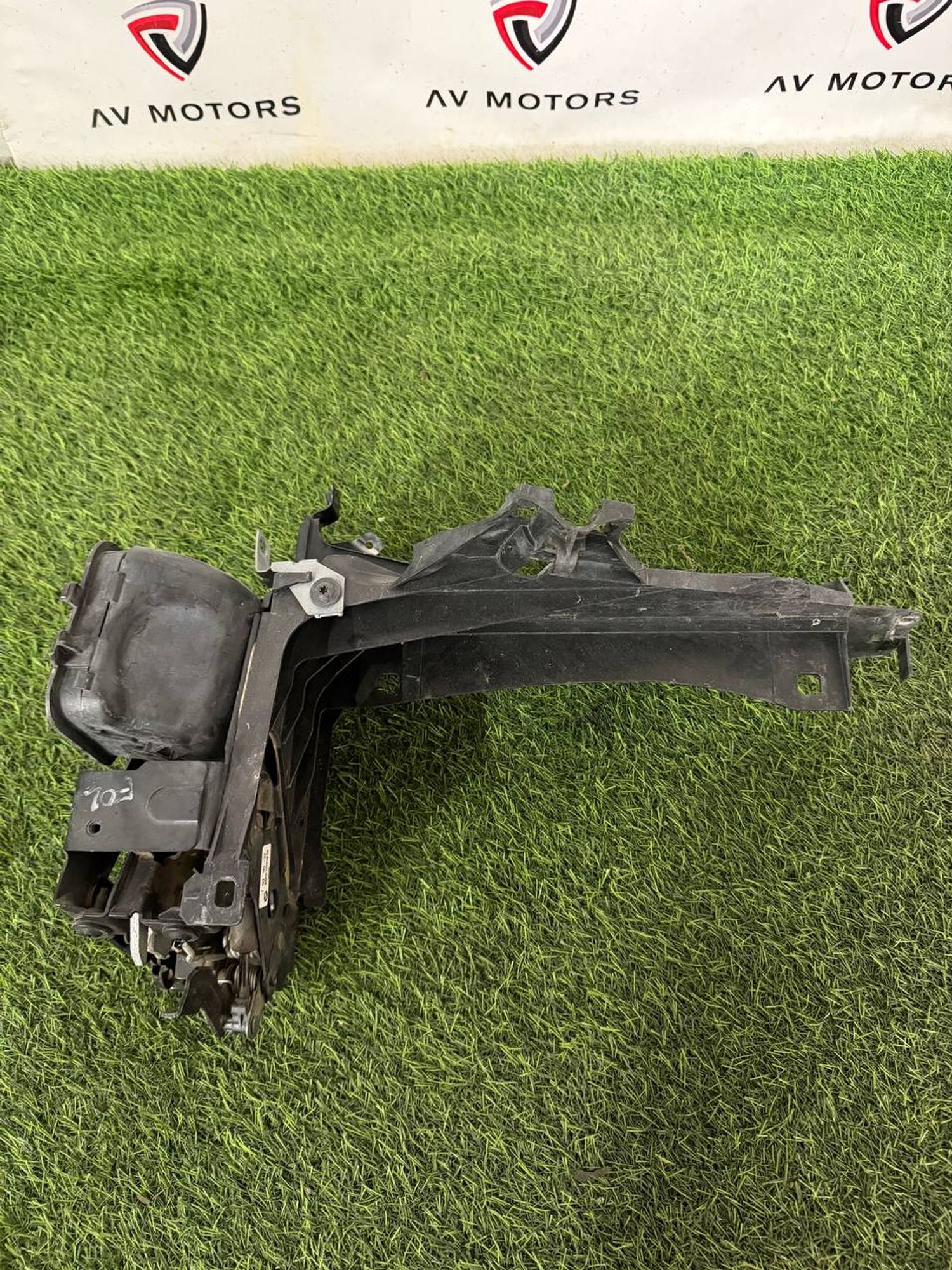 Кронштейн фары левый BMW F02 F01, 3000 рублей, Краснодар