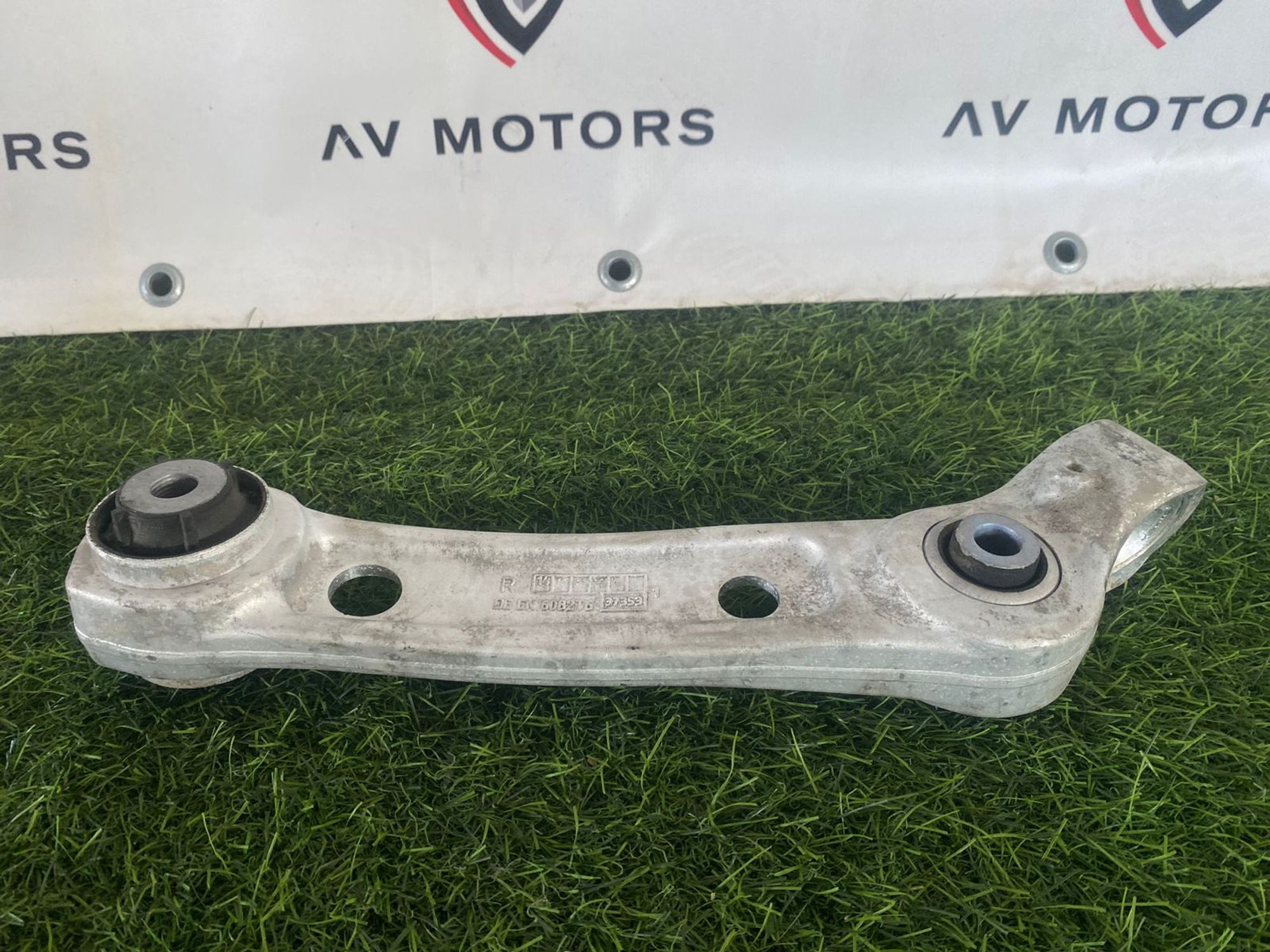 https://ycs.partsauto.market/partsauto-images/thmbs/userImages/82798d1dea2c19ada63d093c70529e74/part/afd7dd53-fda3-4360-bc64-0b237e63139f_1769170343899.jpg