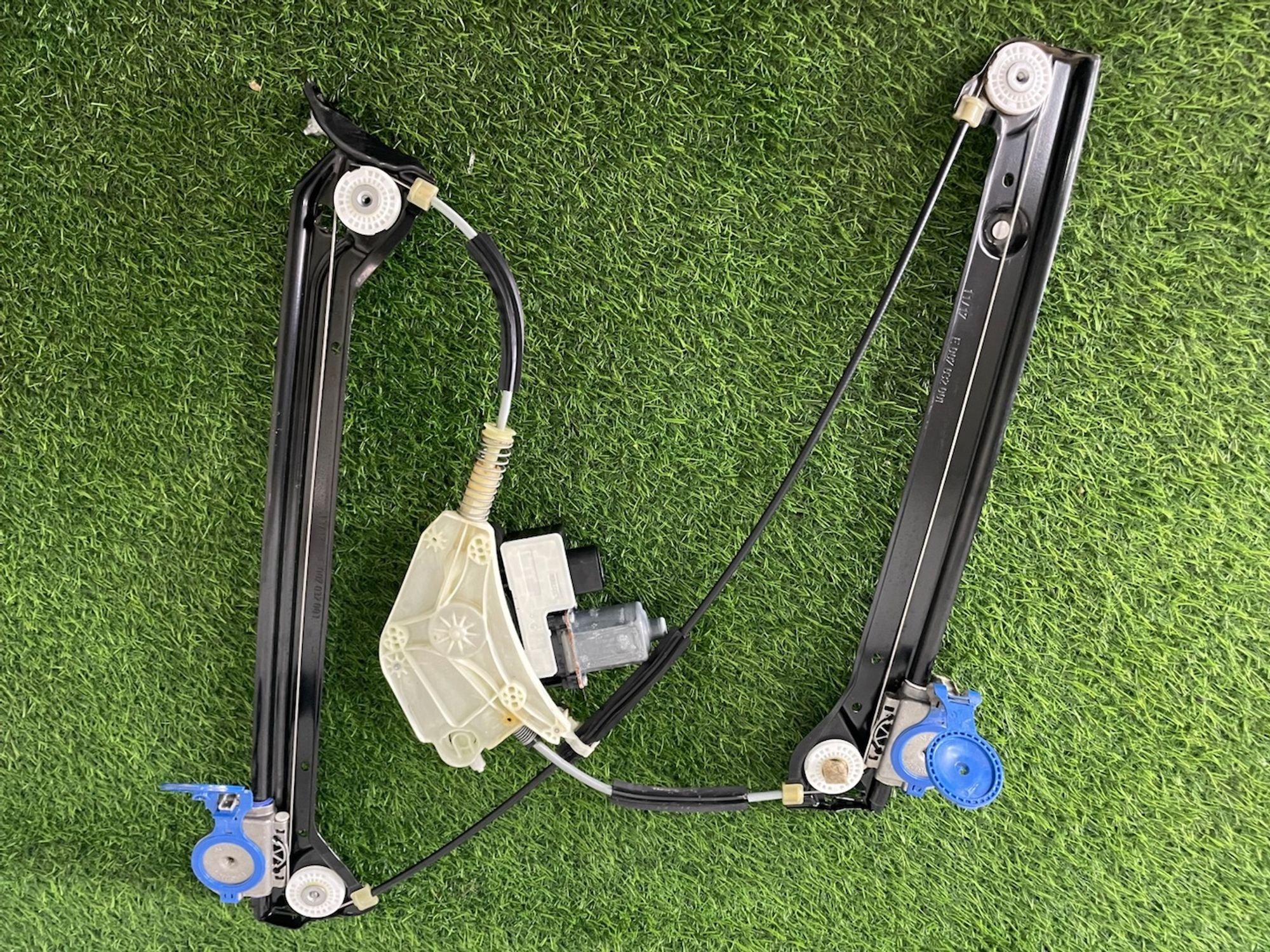 https://ycs.partsauto.market/partsauto-images/thmbs/userImages/82798d1dea2c19ada63d093c70529e74/part/b595929e-dc94-4efb-acc5-0cb59047a303_1777290393953.jpg