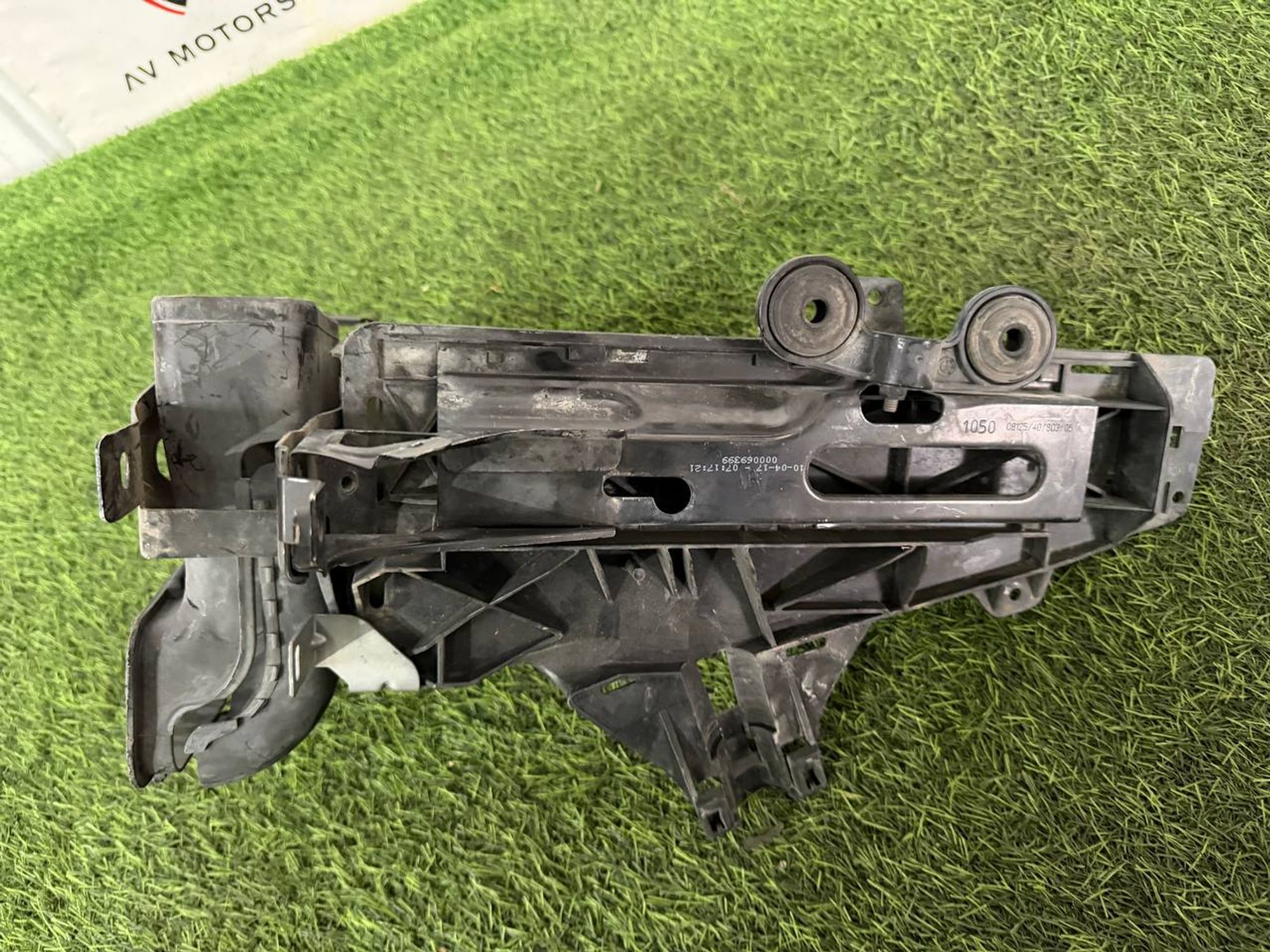 Кронштейн фары левый BMW F02 F01, 3000 рублей, Краснодар