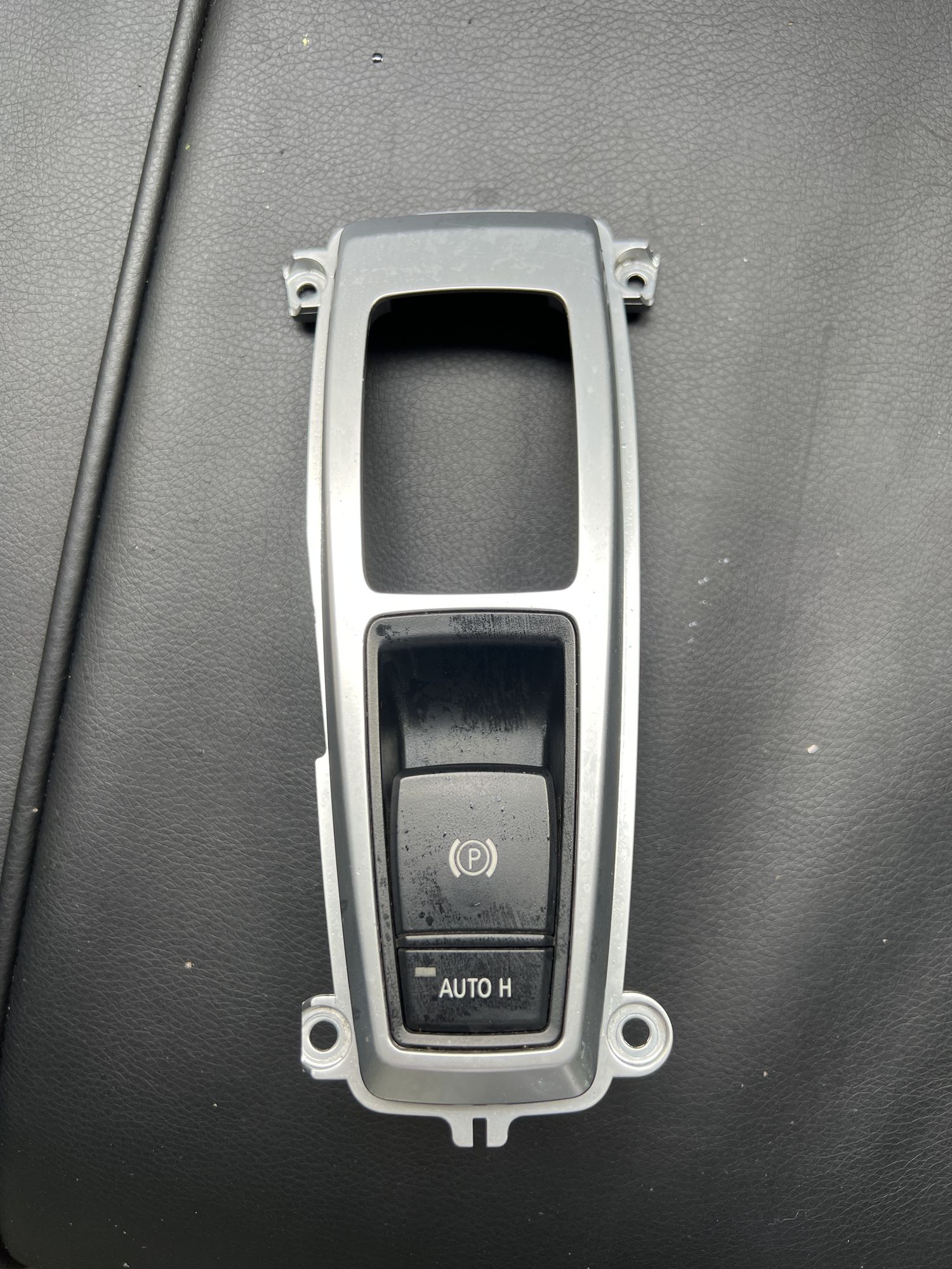 https://ycs.partsauto.market/partsauto-images/thmbs/userImages/82798d1dea2c19ada63d093c70529e74/part/bcac0f50-117b-41e9-8d07-b2f65c1d640c_1717145559759.jpg