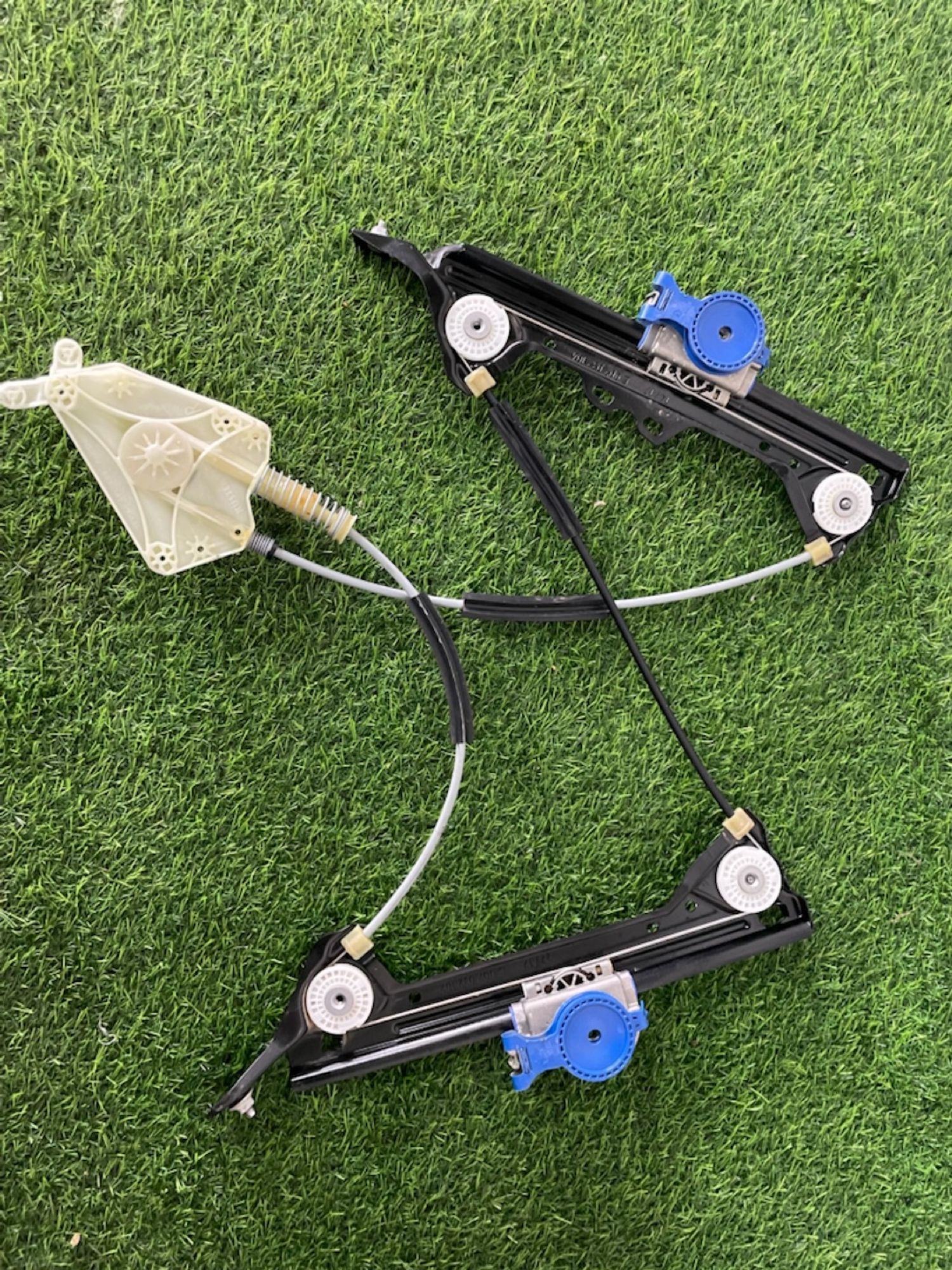 https://ycs.partsauto.market/partsauto-images/thmbs/userImages/82798d1dea2c19ada63d093c70529e74/part/c654b2cf-b2e6-497b-9c9f-eb49d1a2377d_1777293565365.jpg