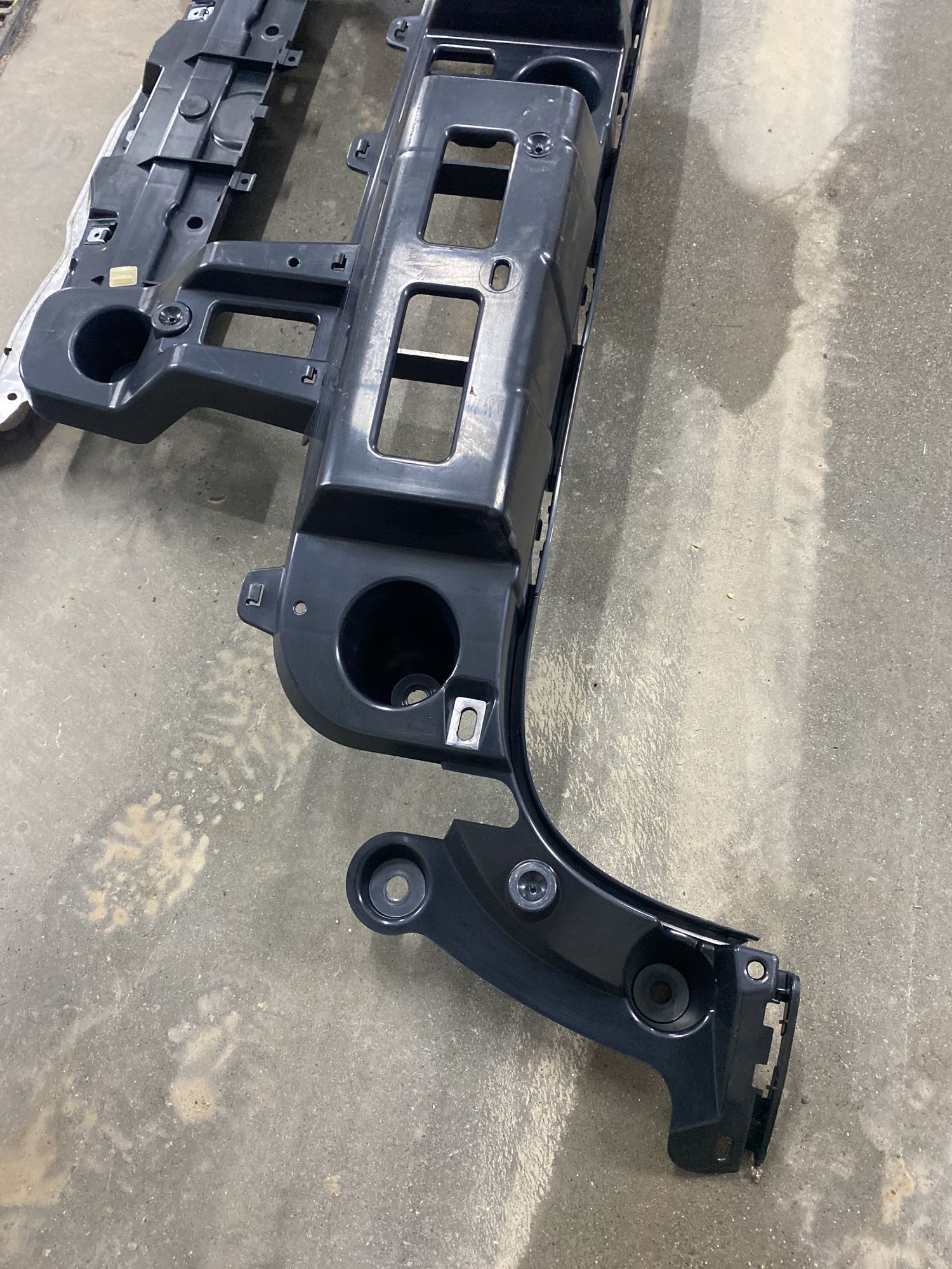 https://ycs.partsauto.market/partsauto-images/thmbs/userImages/82798d1dea2c19ada63d093c70529e74/part/d22b7f79-c98a-46c8-85bb-61a244e9db26_1702337182949.jpg