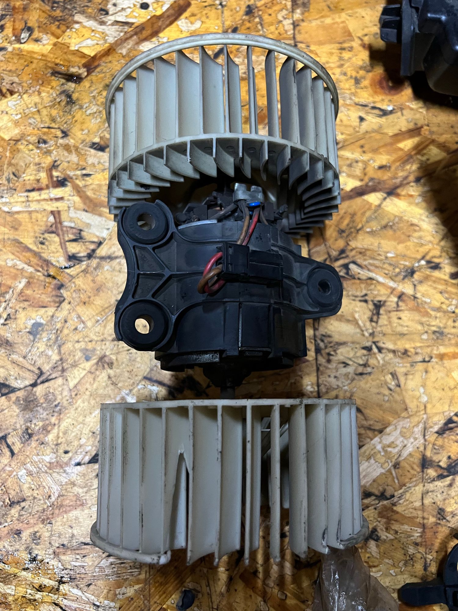 https://ycs.partsauto.market/partsauto-images/thmbs/userImages/82798d1dea2c19ada63d093c70529e74/part/d683e29e-4129-4cc0-9d7f-1017ef78538f_1699535195339.jpg