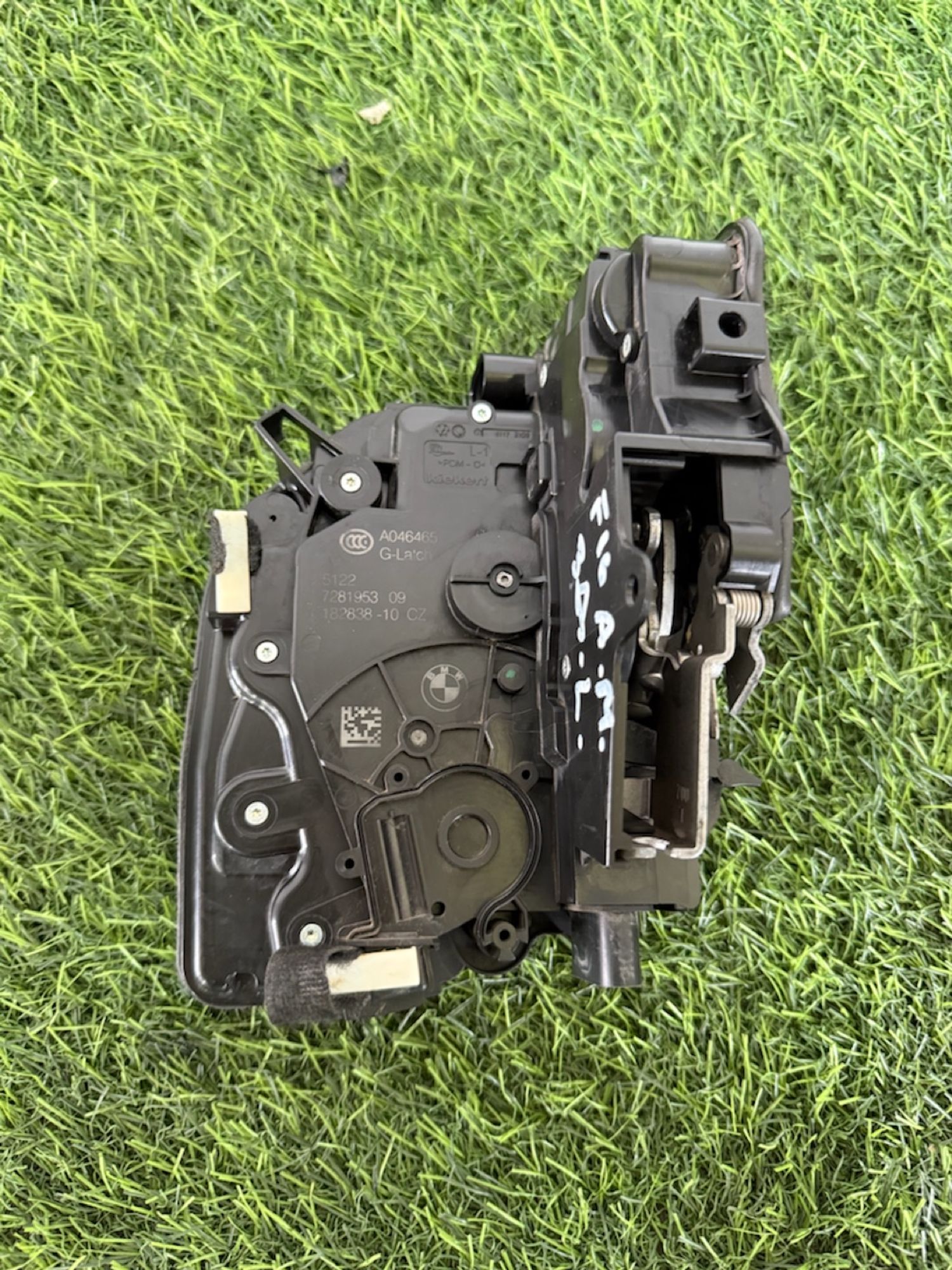 https://ycs.partsauto.market/partsauto-images/thmbs/userImages/82798d1dea2c19ada63d093c70529e74/part/d77fcd29-6334-4192-8572-17ed9805a6c8_1777888817845.jpg
