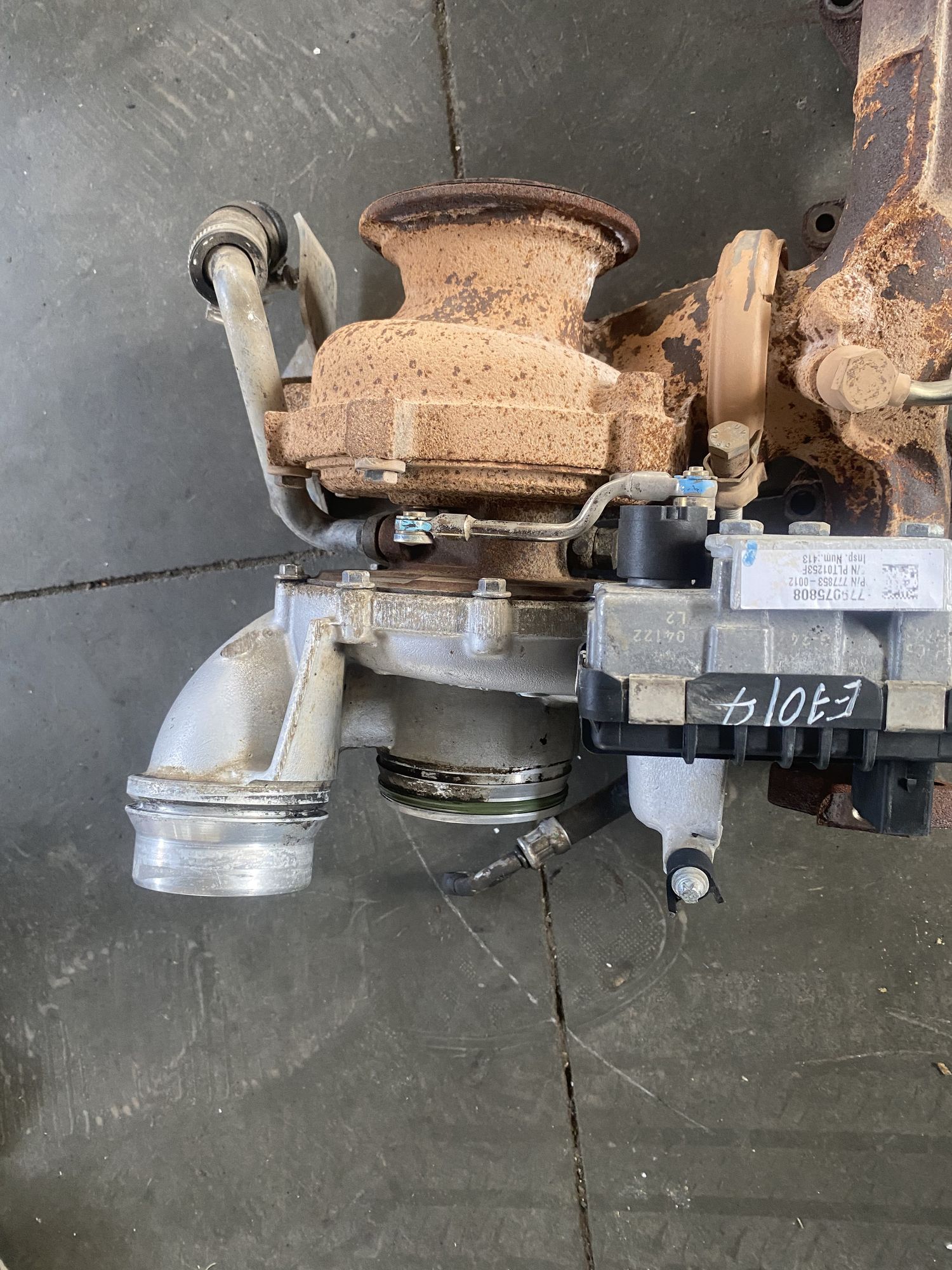 https://ycs.partsauto.market/partsauto-images/thmbs/userImages/82798d1dea2c19ada63d093c70529e74/part/dee327fb-c70a-42fc-bb69-6217bb811260_1717784939395.jpg