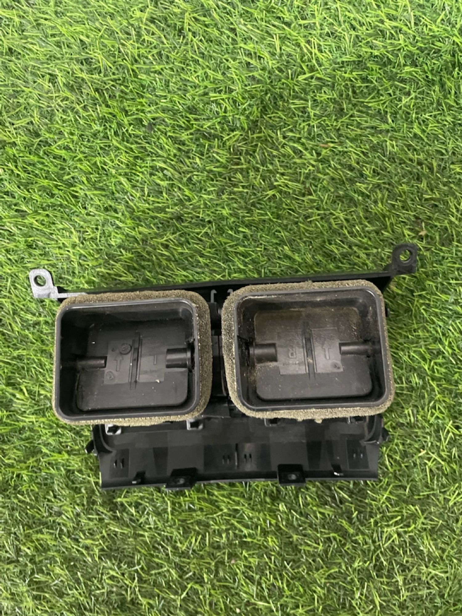 https://ycs.partsauto.market/partsauto-images/thmbs/userImages/82798d1dea2c19ada63d093c70529e74/part/e87cedd5-6adc-47bc-9f91-d8a965456326_1781102003145.jpg
