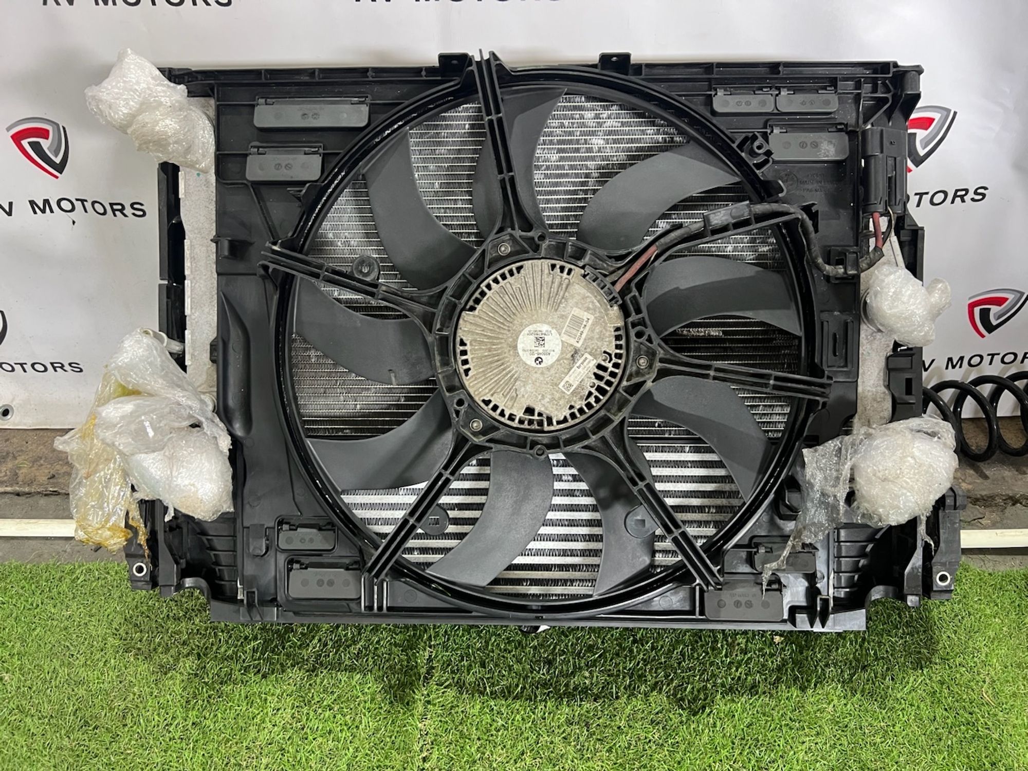 https://ycs.partsauto.market/partsauto-images/thmbs/userImages/82798d1dea2c19ada63d093c70529e74/part/e9eb1701-391d-46c1-8921-8e2049226cea_1739536466563.jpg