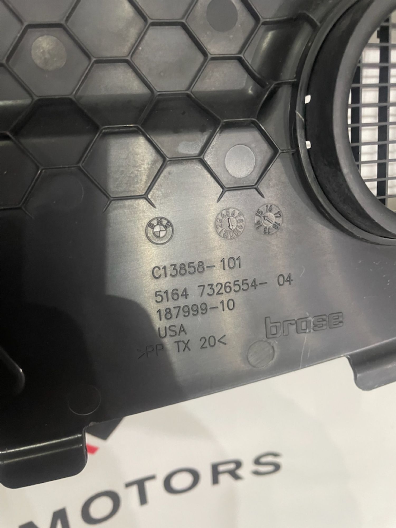 https://ycs.partsauto.market/partsauto-images/thmbs/userImages/82798d1dea2c19ada63d093c70529e74/part/eaf6e327-282b-488d-af94-3ff8987a88e1_1775485654950.jpg