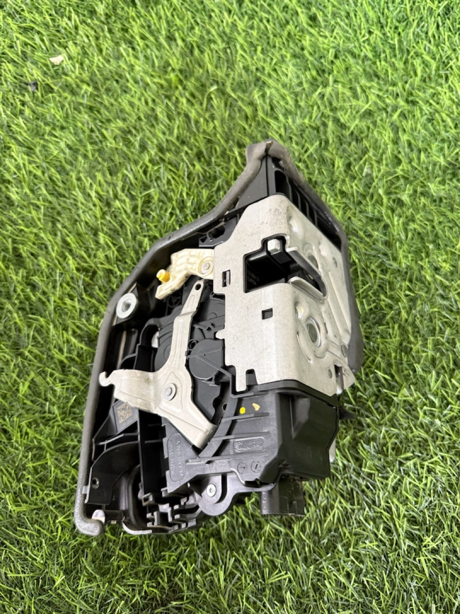 https://ycs.partsauto.market/partsauto-images/thmbs/userImages/82798d1dea2c19ada63d093c70529e74/part/ec27bfef-96fb-4e10-b690-42cab7f886ac_1777889832557.jpg