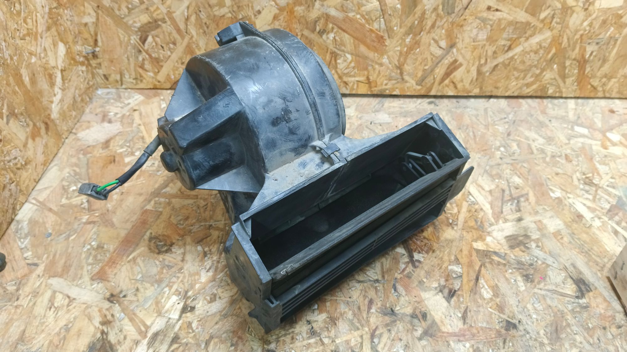 https://ycs.partsauto.market/partsauto-images/thmbs/userImages/86639159375c37f71cfc850516777b62/part/00e58edf-26a9-4138-89e2-1f00ab34aeee_1730985343581.jpg