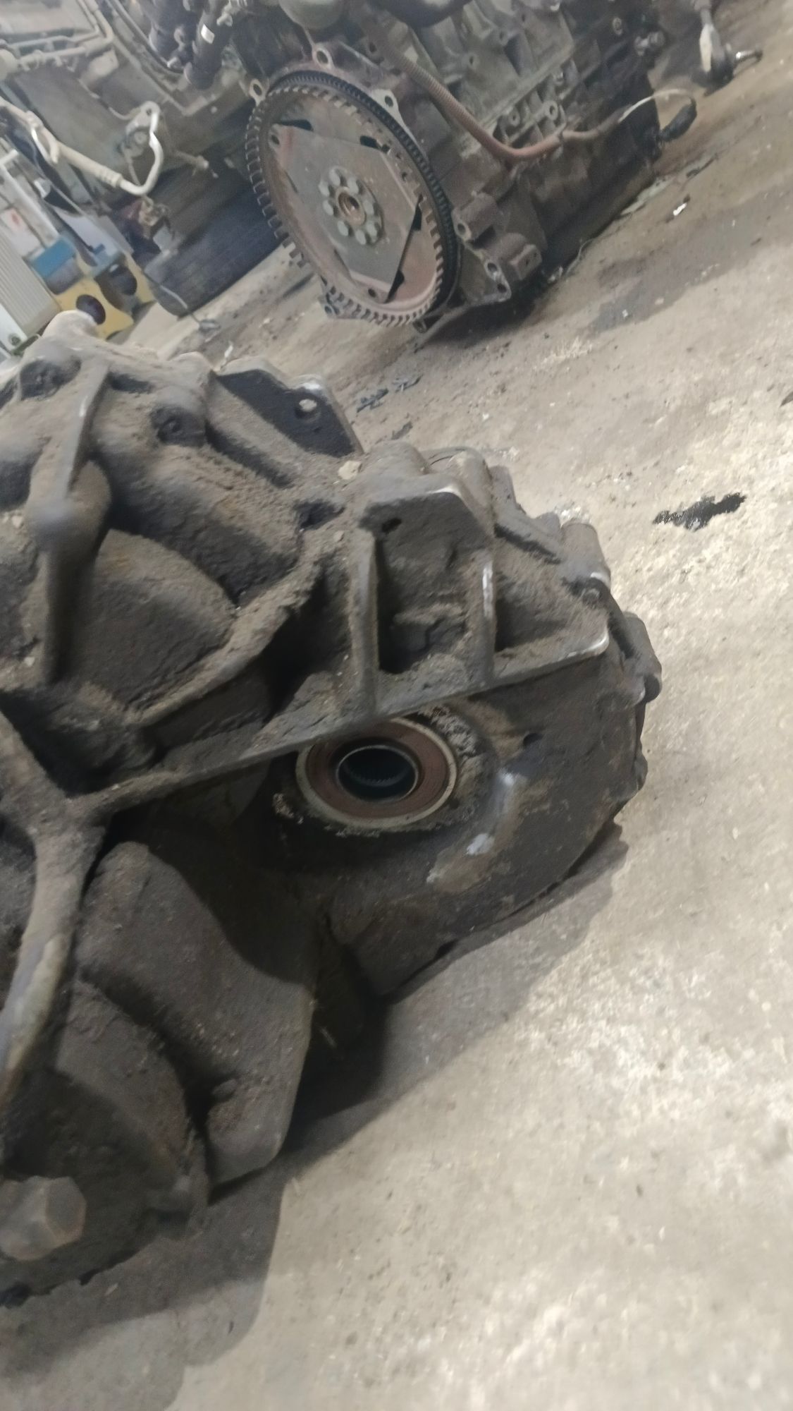 https://ycs.partsauto.market/partsauto-images/thmbs/userImages/86639159375c37f71cfc850516777b62/part/1b481aeb-1fae-4d91-8863-bdd76ed8c85e_1740293106974.jpg