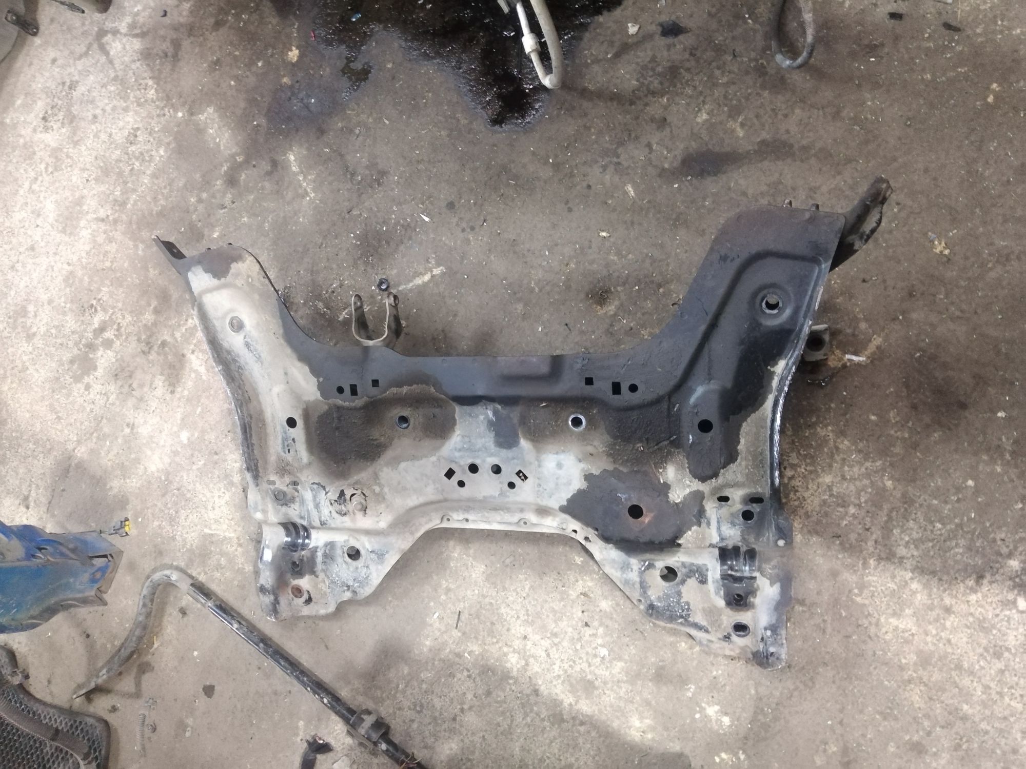 https://ycs.partsauto.market/partsauto-images/thmbs/userImages/86639159375c37f71cfc850516777b62/part/27cd31b8-c7ef-45a6-9876-3ef505dbe8a1_1735035423036.jpg