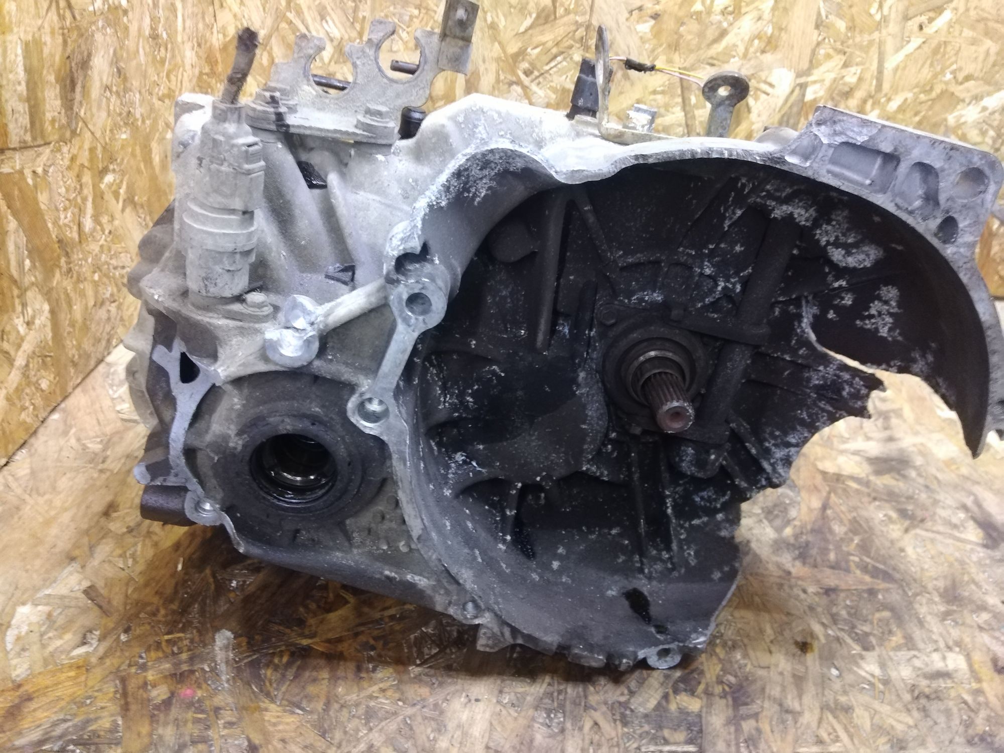 https://ycs.partsauto.market/partsauto-images/thmbs/userImages/86639159375c37f71cfc850516777b62/part/2be9a9b7-f442-492b-9e28-347cb6682e0d_1734851304681.jpg