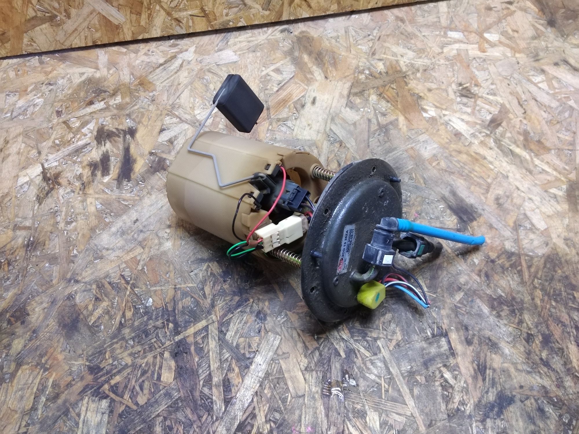 https://ycs.partsauto.market/partsauto-images/thmbs/userImages/86639159375c37f71cfc850516777b62/part/3cdfb8db-96e0-4e1b-a631-0d8a680f5743_1737444821608.jpg