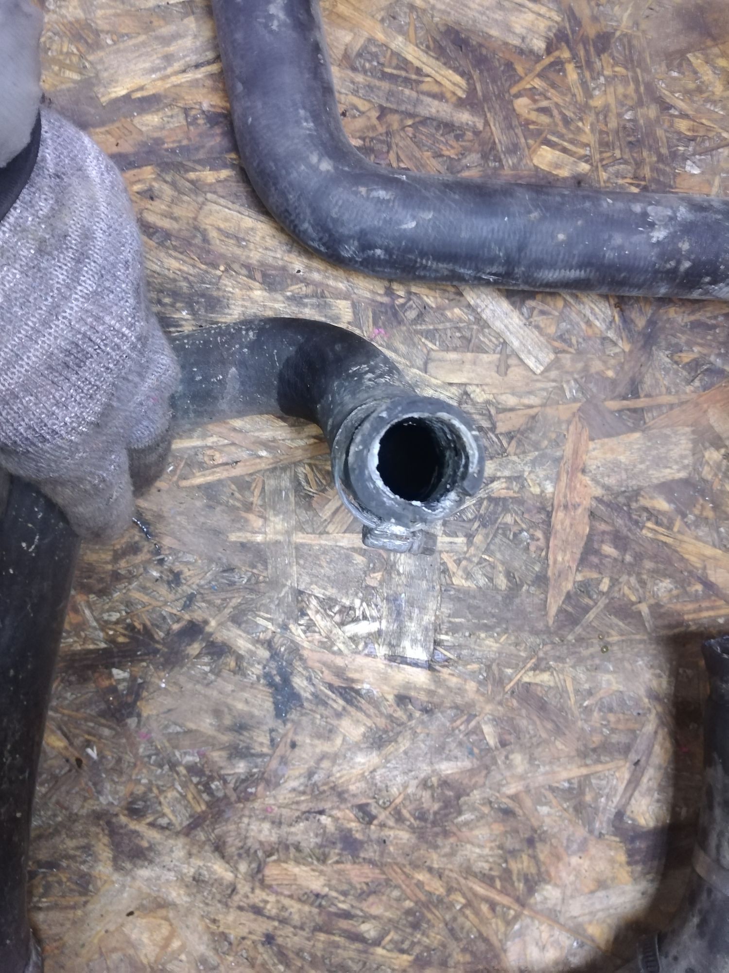 https://ycs.partsauto.market/partsauto-images/thmbs/userImages/86639159375c37f71cfc850516777b62/part/3f9818ca-e8a8-4b5d-afda-7cb8bae3b66f_1737696838086.jpg