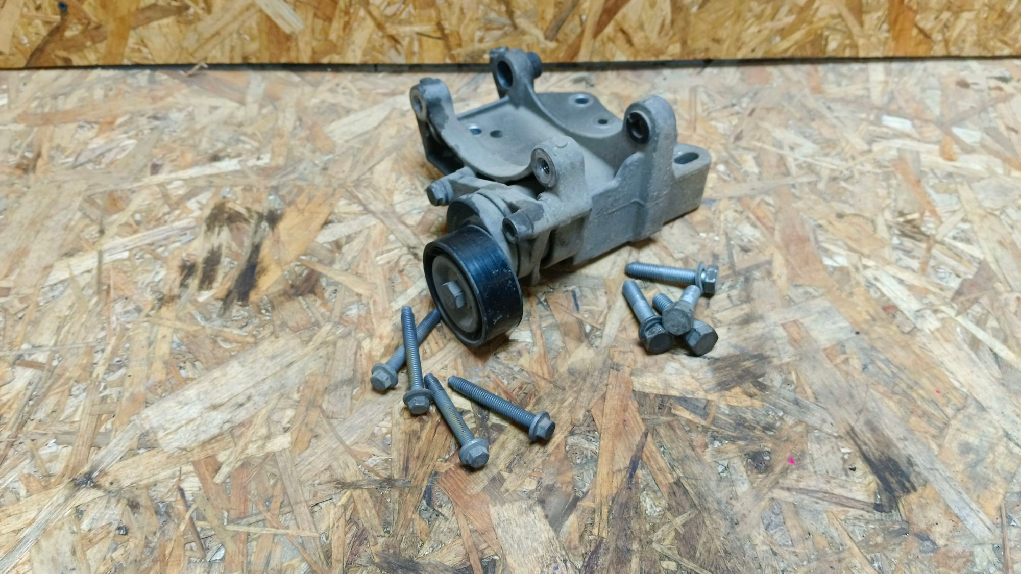 https://ycs.partsauto.market/partsauto-images/thmbs/userImages/86639159375c37f71cfc850516777b62/part/40f17ba4-bde7-4e39-8f29-0e030f851ad3_1732592268590.jpg