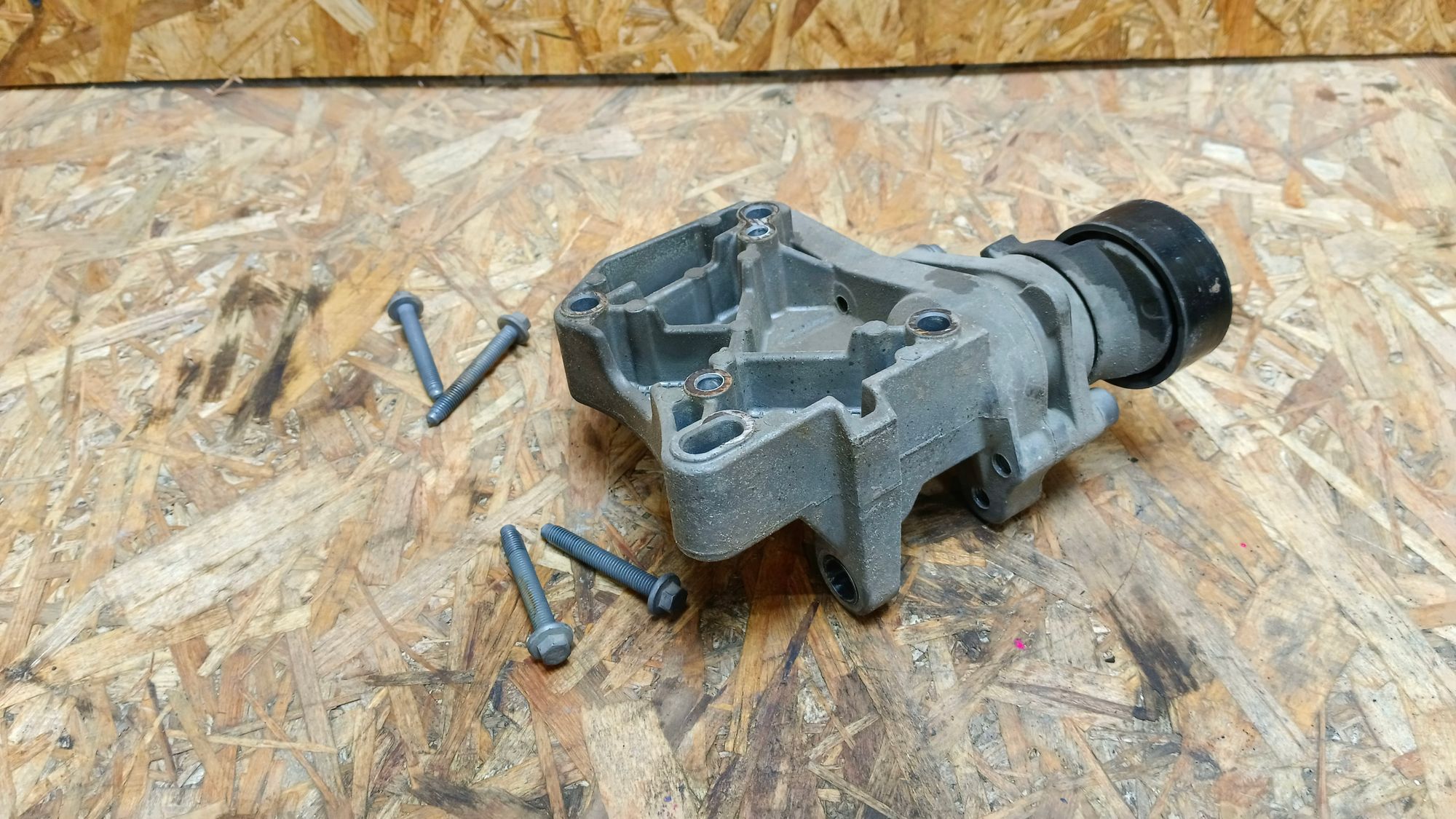 https://ycs.partsauto.market/partsauto-images/thmbs/userImages/86639159375c37f71cfc850516777b62/part/45d186a0-f763-43b5-9e5b-b9125c873680_1732592270971.jpg