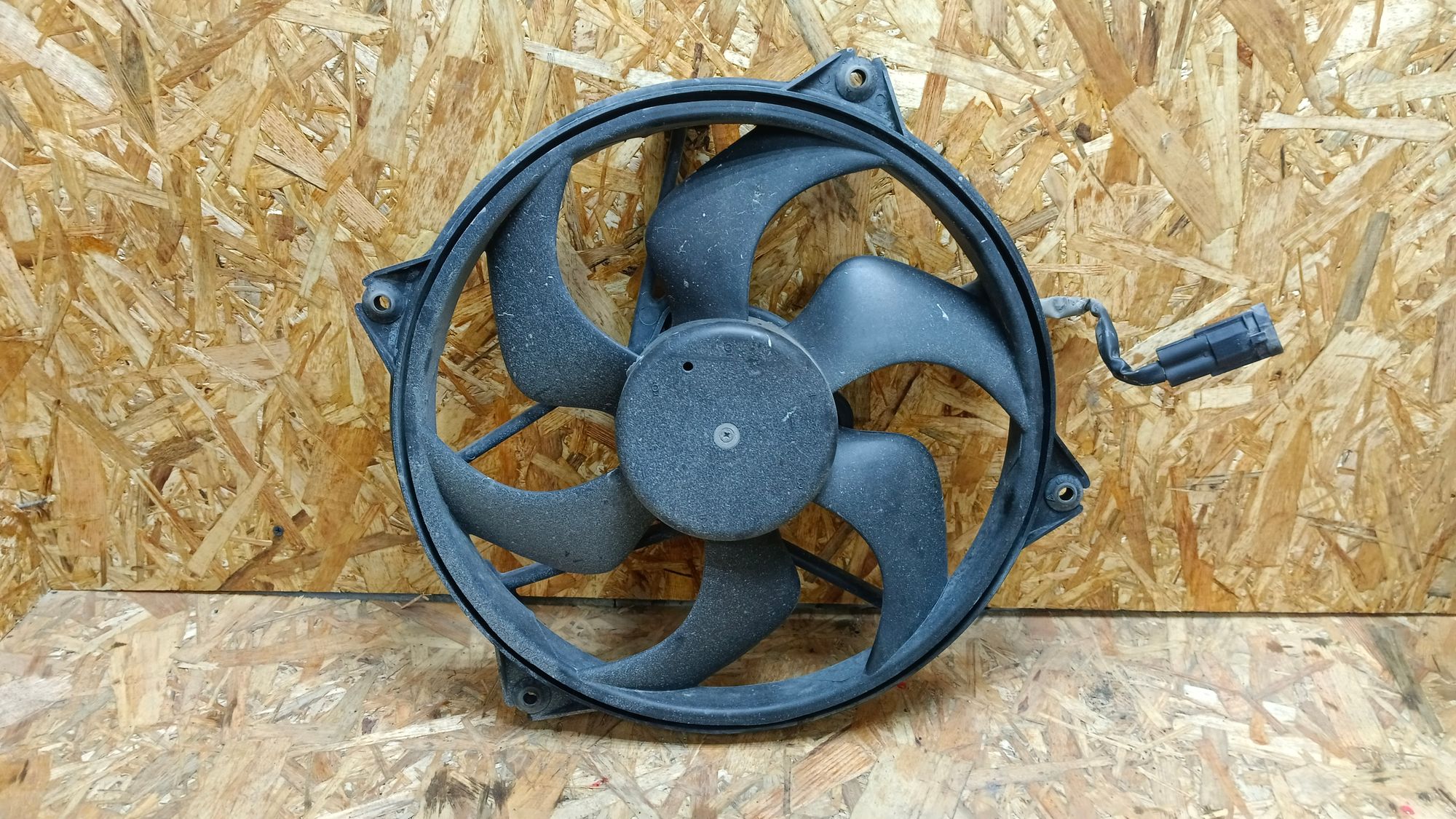 https://ycs.partsauto.market/partsauto-images/thmbs/userImages/86639159375c37f71cfc850516777b62/part/4eafd8ee-60b4-4ac3-9a4c-d627365f40b8_1732819088890.jpg