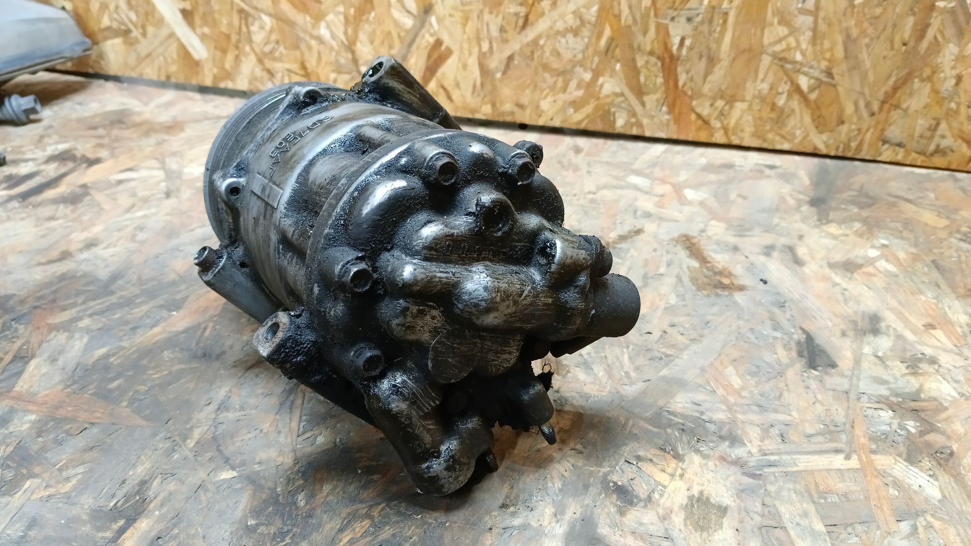 https://ycs.partsauto.market/partsauto-images/thmbs/userImages/86639159375c37f71cfc850516777b62/part/53ce8948-a4a4-45cb-bc05-3b11c148b64b_1739970406168.jpg