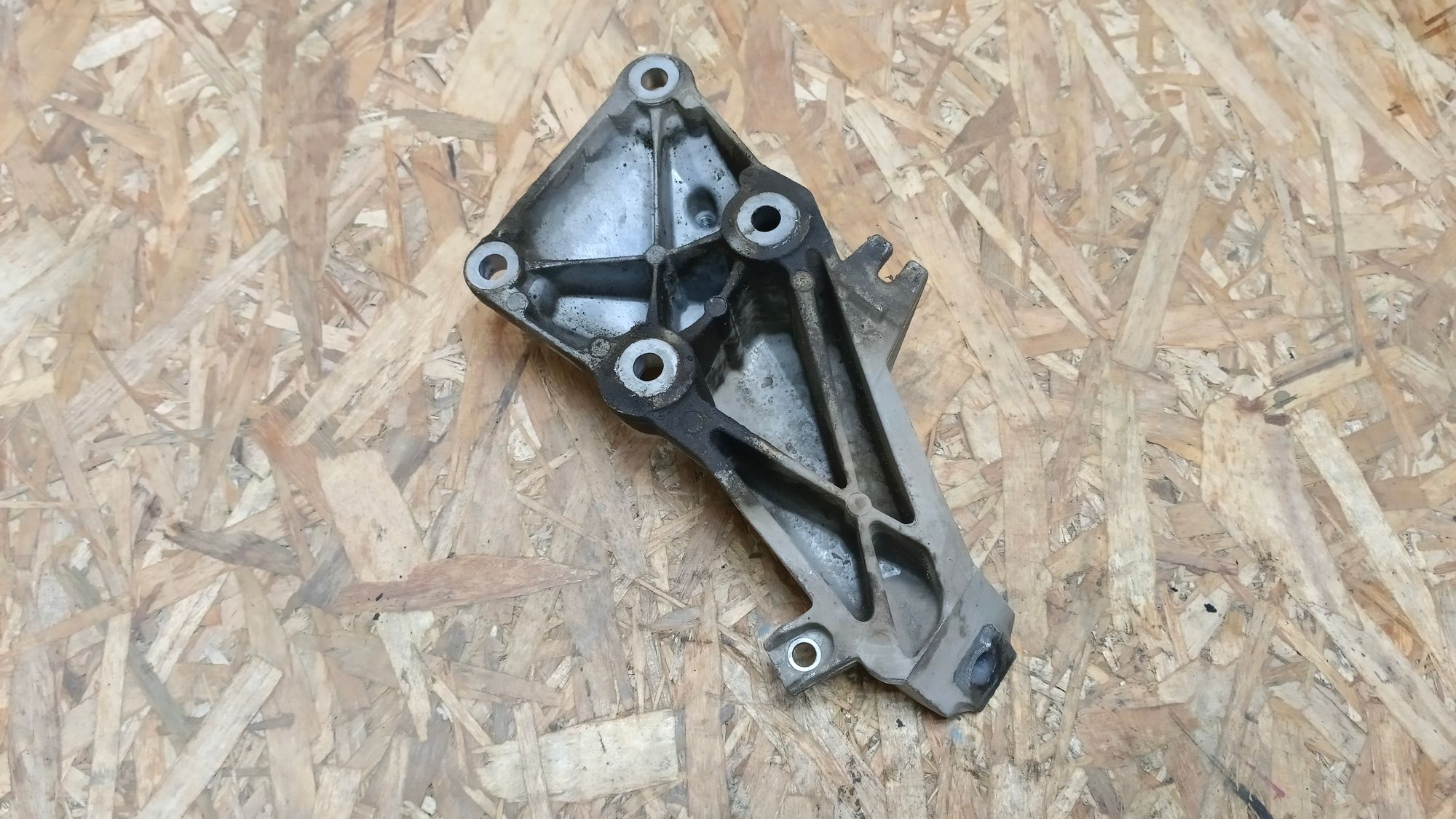 https://ycs.partsauto.market/partsauto-images/thmbs/userImages/86639159375c37f71cfc850516777b62/part/54f969a3-5c8b-4362-b722-fe5e8cb03a10_1729048963904.jpg