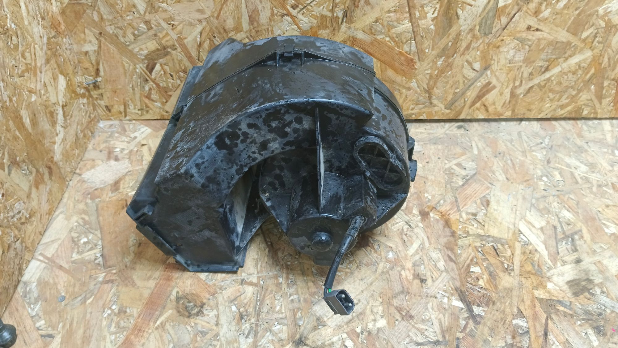 https://ycs.partsauto.market/partsauto-images/thmbs/userImages/86639159375c37f71cfc850516777b62/part/57622214-4f39-483f-bc2f-36098fc5e1f7_1730985343450.jpg