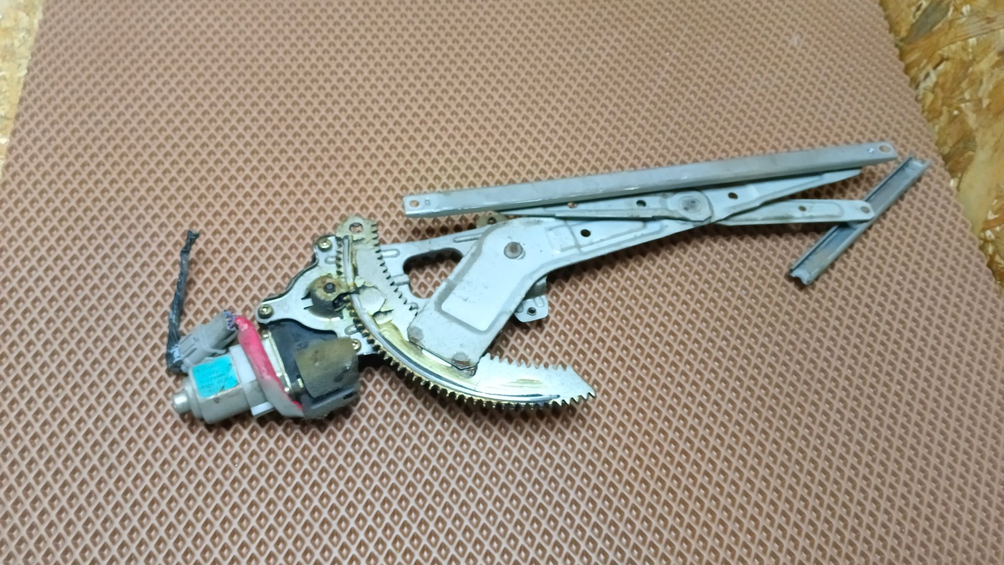 https://ycs.partsauto.market/partsauto-images/thmbs/userImages/86639159375c37f71cfc850516777b62/part/6117f6f2-3d62-4ee0-8fc4-c55b5f771e6e_1743218372957.jpg