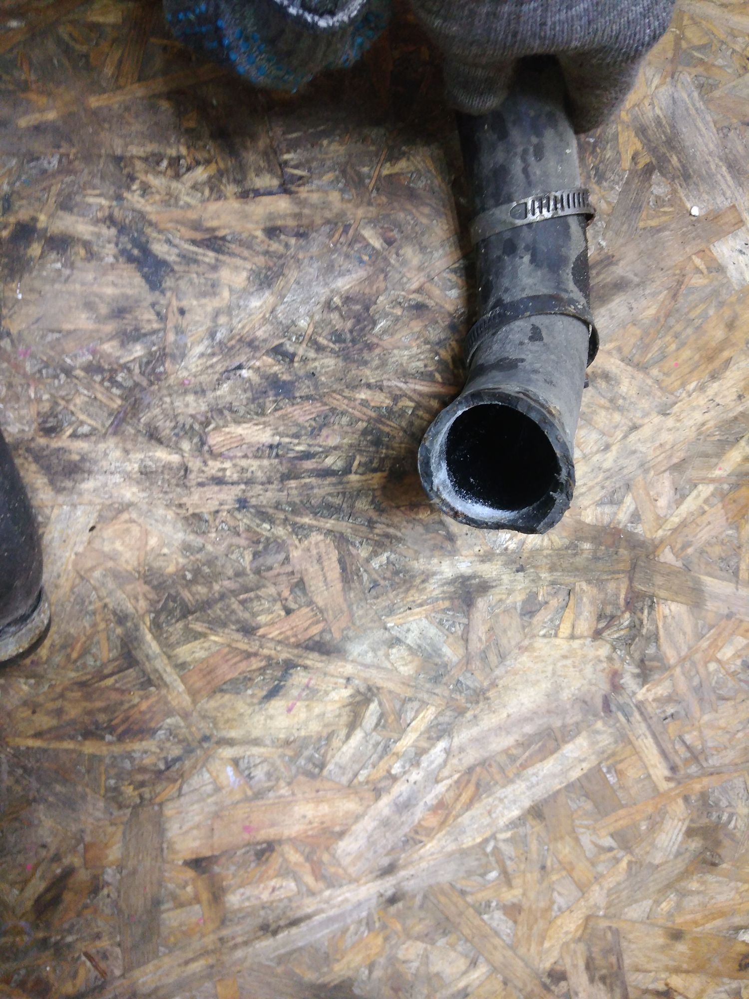https://ycs.partsauto.market/partsauto-images/thmbs/userImages/86639159375c37f71cfc850516777b62/part/65cddd99-b95a-4955-8097-180cd473638d_1737696838944.jpg
