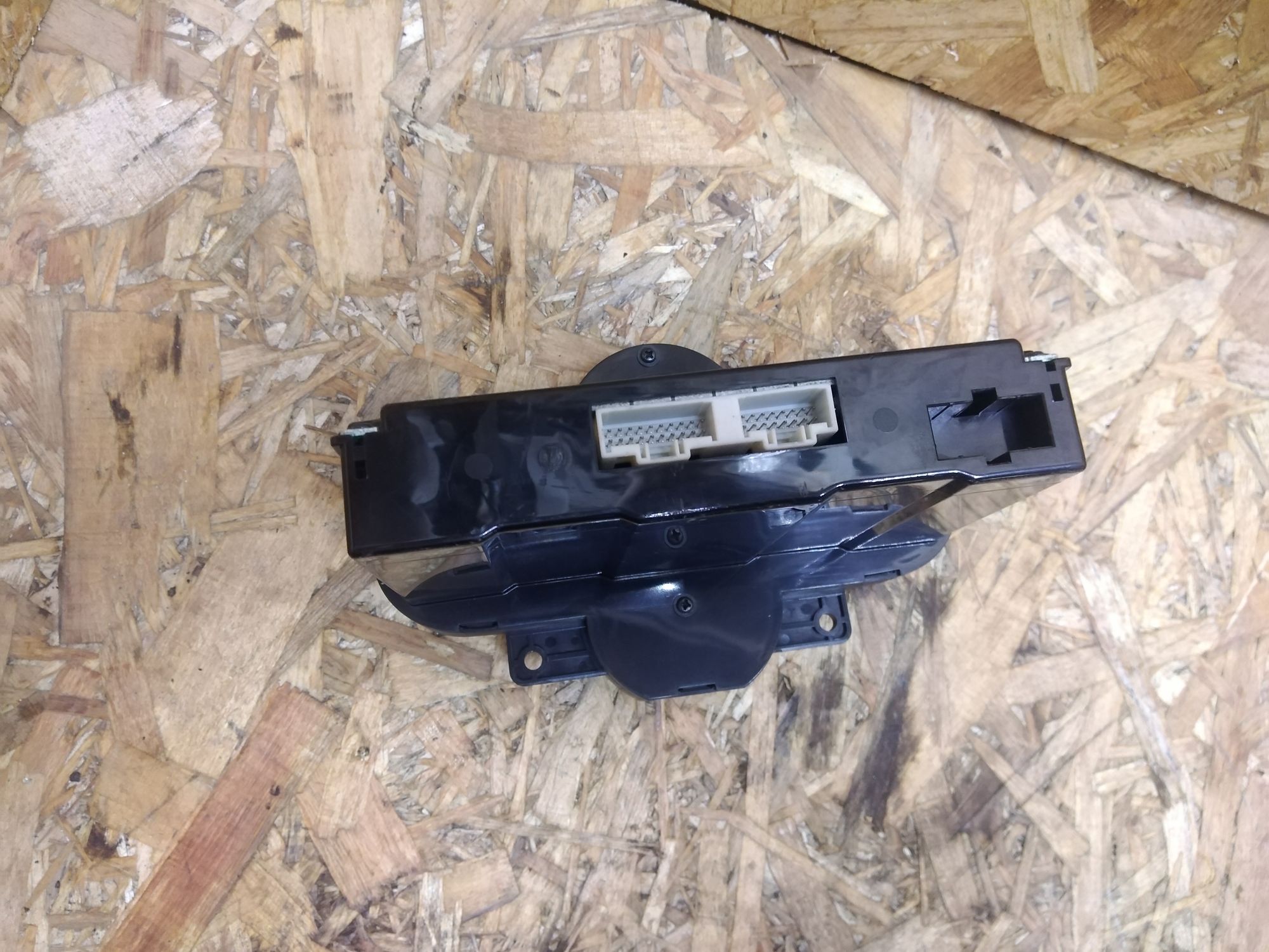 https://ycs.partsauto.market/partsauto-images/thmbs/userImages/86639159375c37f71cfc850516777b62/part/673521e9-991c-4f9f-9998-624dc6cff34a_1735068101955.jpg