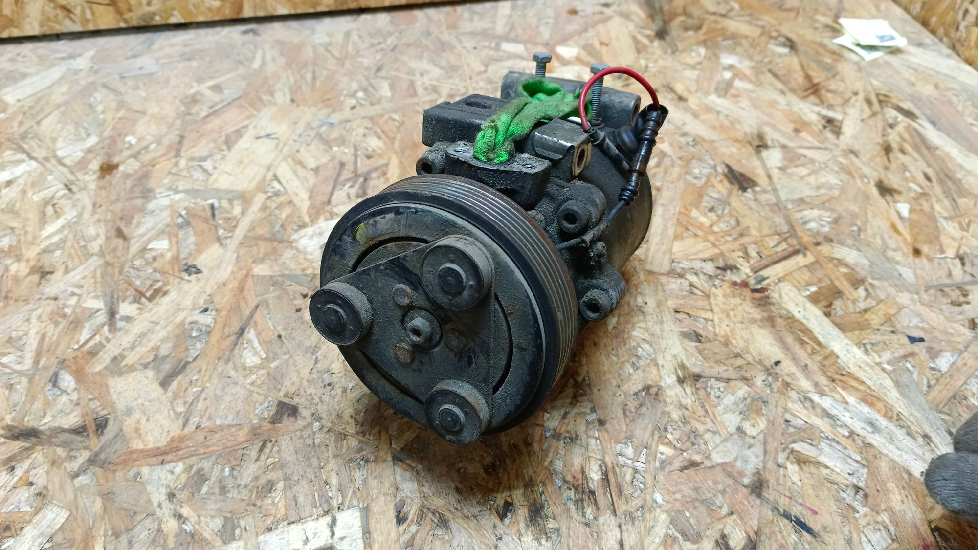 https://ycs.partsauto.market/partsauto-images/thmbs/userImages/86639159375c37f71cfc850516777b62/part/719a4f37-84ed-49ec-beeb-9bfe7ac363f3_1730948785748.jpg