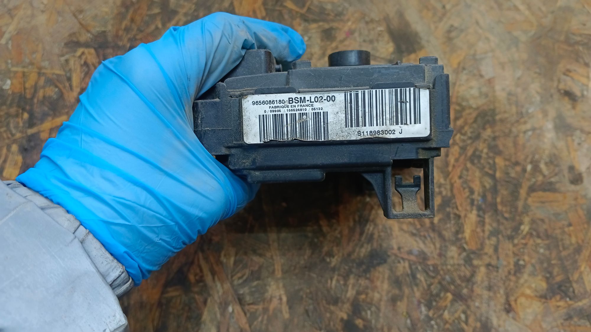 https://ycs.partsauto.market/partsauto-images/thmbs/userImages/86639159375c37f71cfc850516777b62/part/8ba364c6-8fa2-4cc4-9b24-6c18d0c23953_1739880923167.jpg