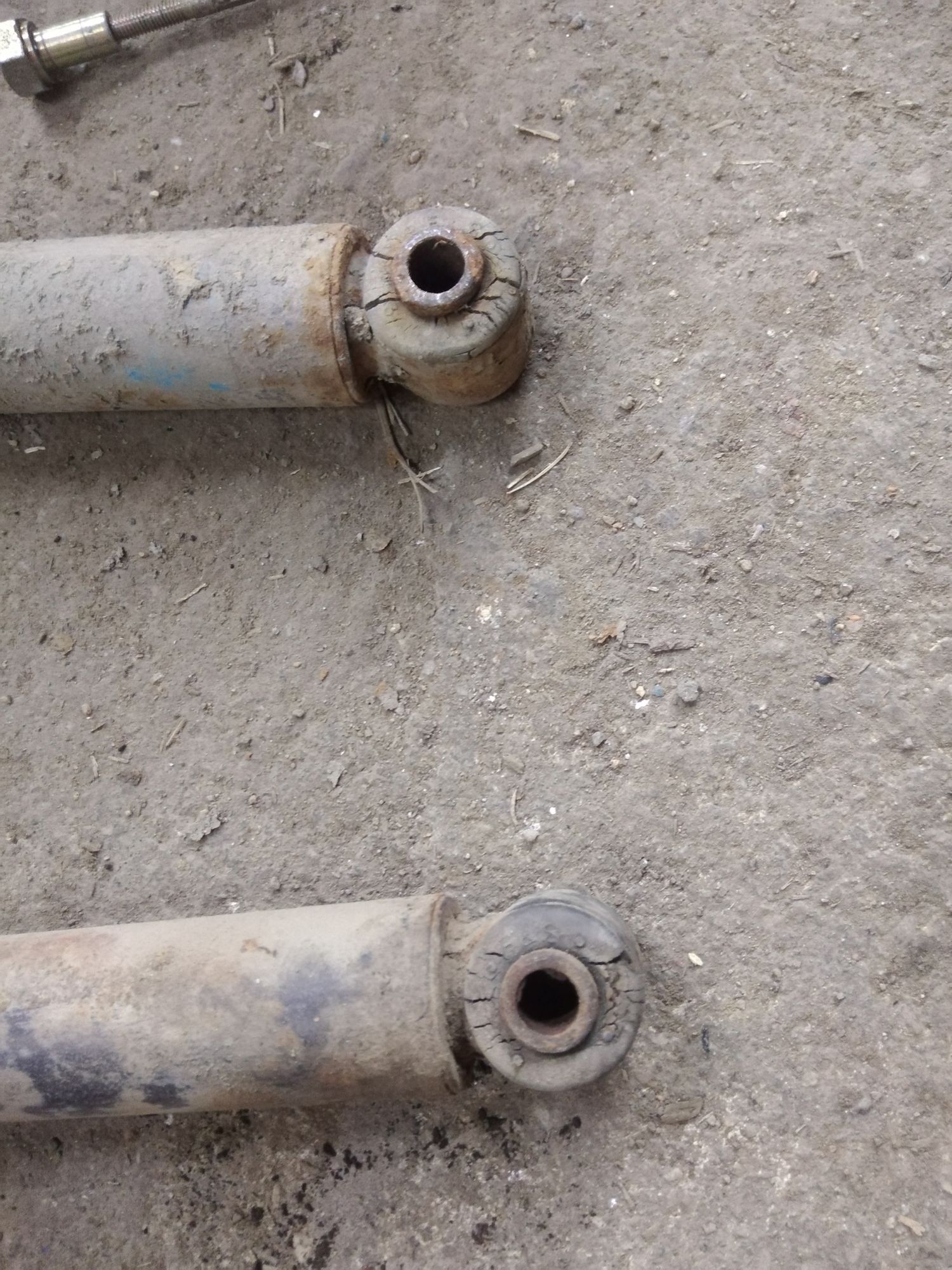 https://ycs.partsauto.market/partsauto-images/thmbs/userImages/86639159375c37f71cfc850516777b62/part/8be9a64f-6598-4d50-9fb6-97864070a3f1_1739625022170.jpg