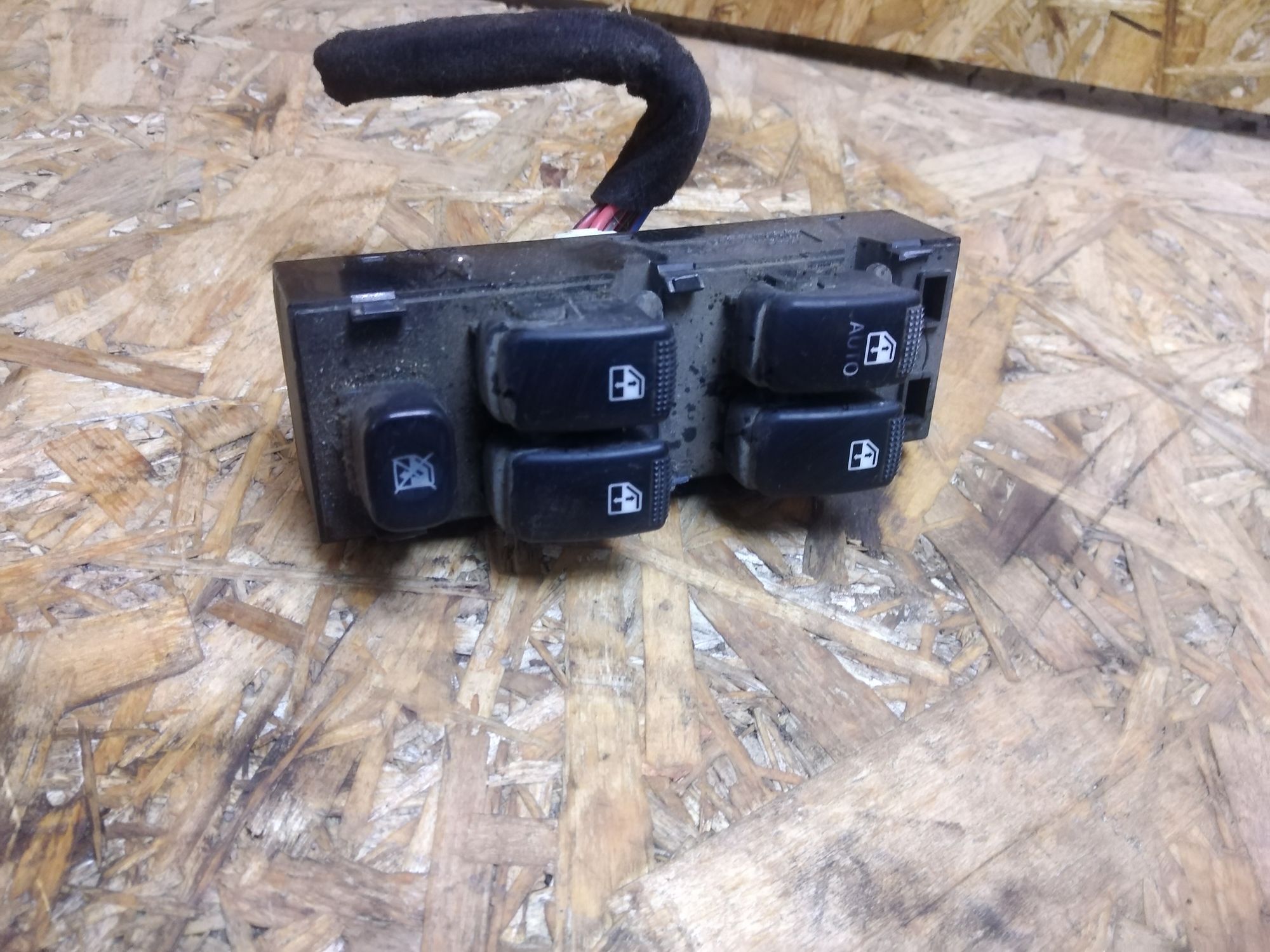 https://ycs.partsauto.market/partsauto-images/thmbs/userImages/86639159375c37f71cfc850516777b62/part/8ccbb75e-54a8-4ecb-95af-6a4a7598aeb3_1735583187293.jpg