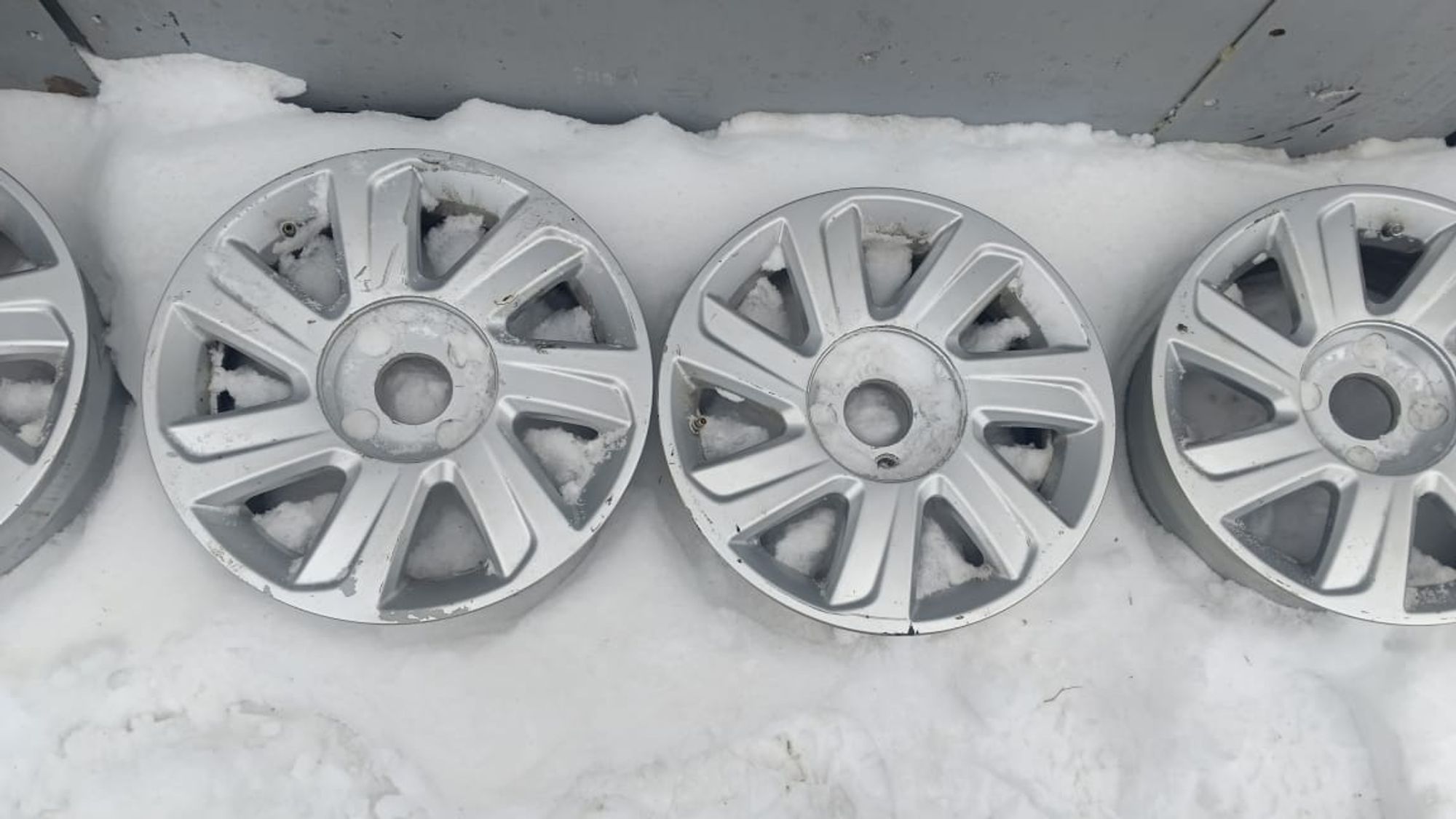 https://ycs.partsauto.market/partsauto-images/thmbs/userImages/86639159375c37f71cfc850516777b62/part/8f3a50a9-519c-48c3-a246-f2780505c913_1741631786086.jpg