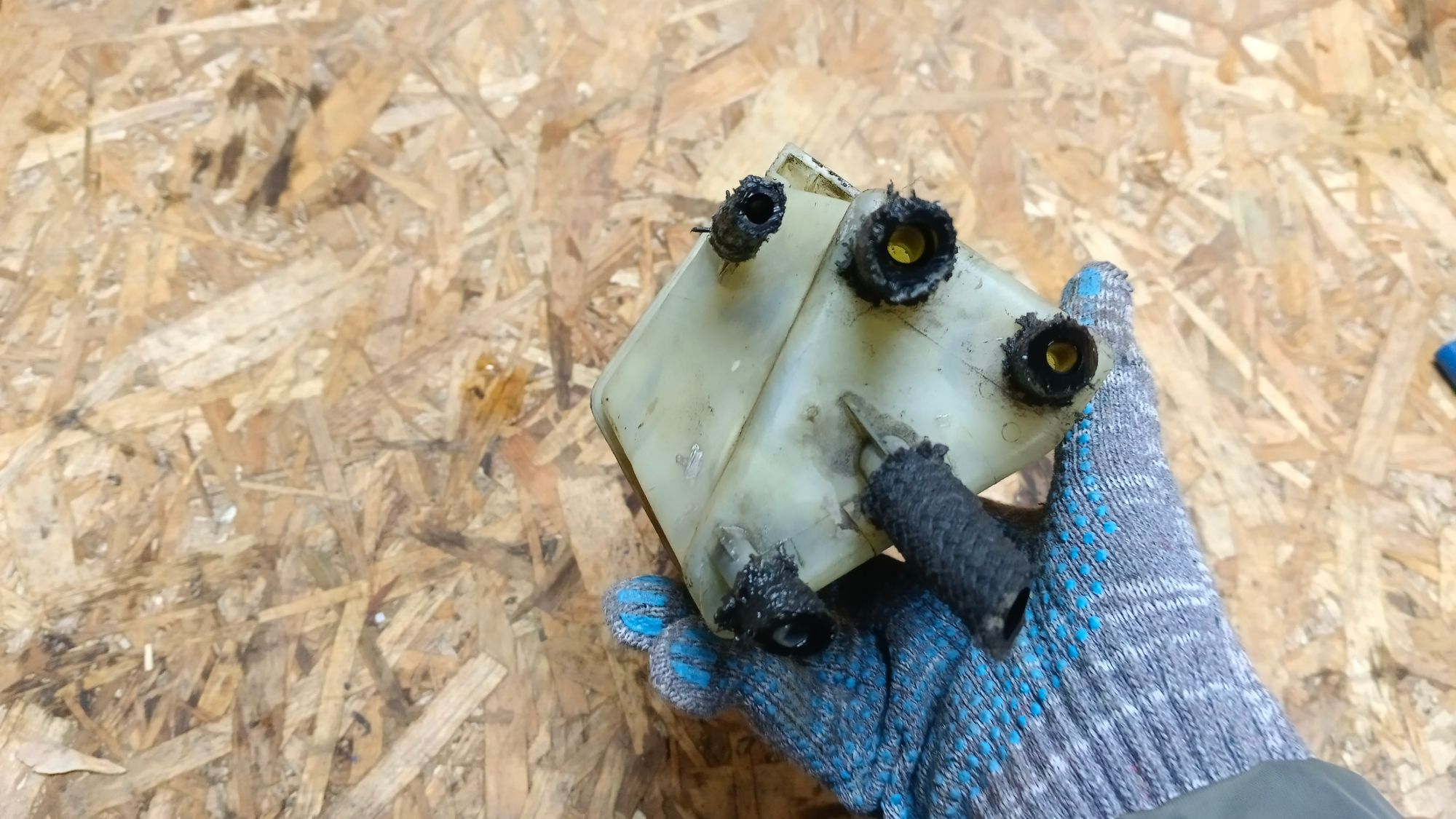 https://ycs.partsauto.market/partsauto-images/thmbs/userImages/86639159375c37f71cfc850516777b62/part/93e86fd4-4d2f-47e0-be6c-34c055c5ad8f_1731323402263.jpg
