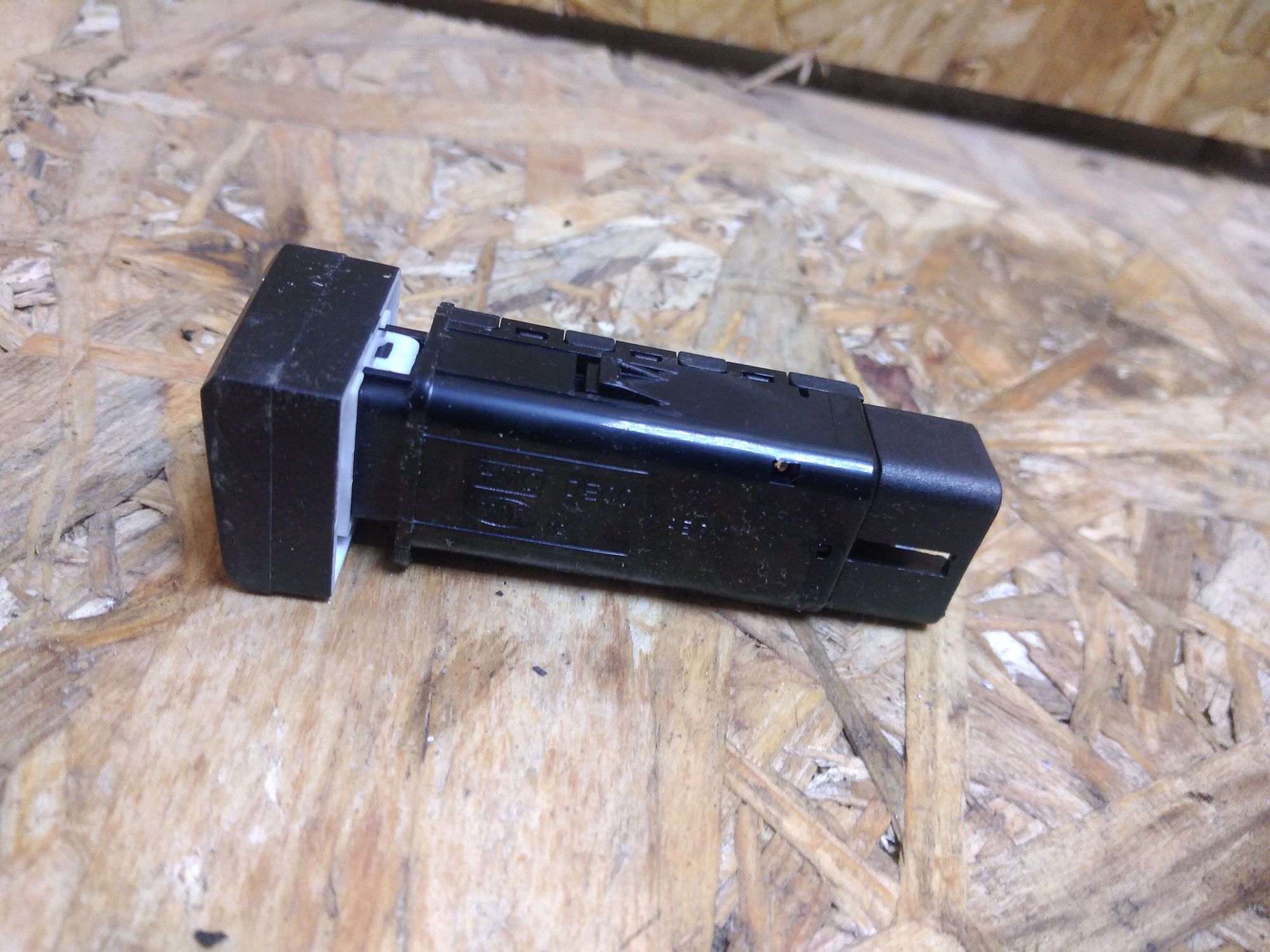 https://ycs.partsauto.market/partsauto-images/thmbs/userImages/86639159375c37f71cfc850516777b62/part/a39f5df0-5a24-43ac-9178-cae59ad3c0e3_1736076461912.jpg