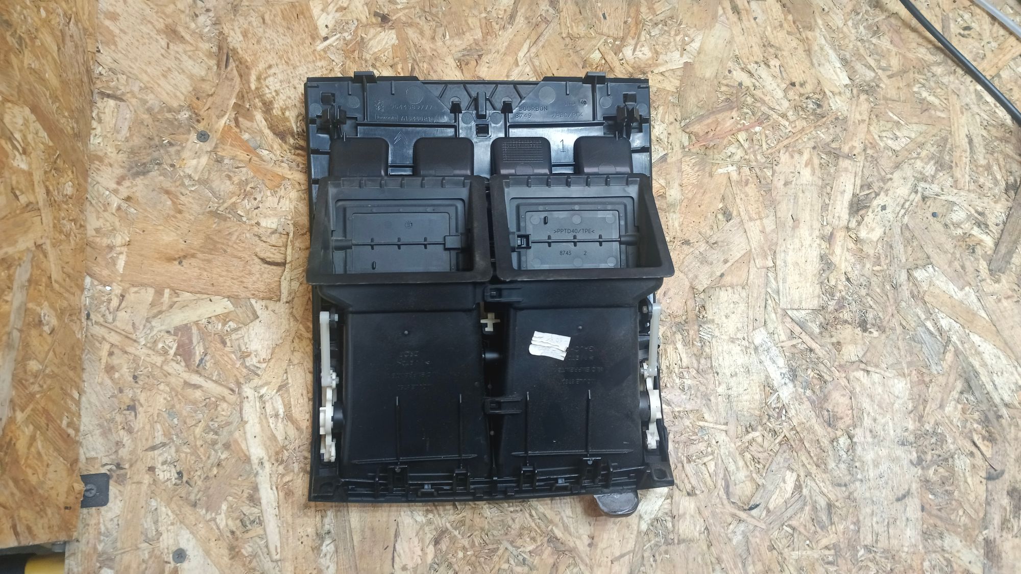 https://ycs.partsauto.market/partsauto-images/thmbs/userImages/86639159375c37f71cfc850516777b62/part/afb2144b-6f27-48e5-ab14-7a4c0d95cfc3_1745728749564.jpg
