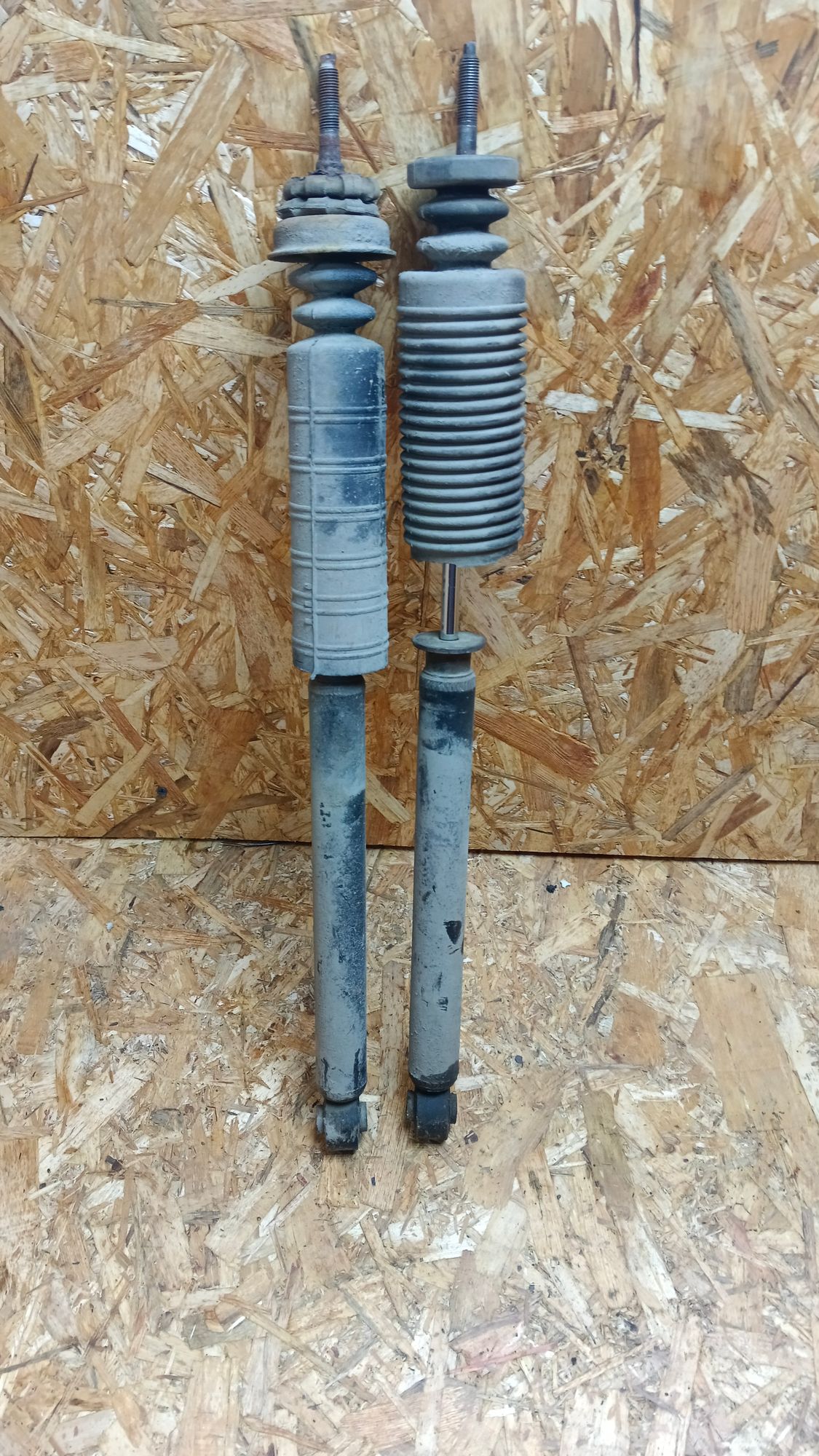 https://ycs.partsauto.market/partsauto-images/thmbs/userImages/86639159375c37f71cfc850516777b62/part/ce4d7344-5c10-4730-b7f1-979a5b99f38d_1745742765881.jpg